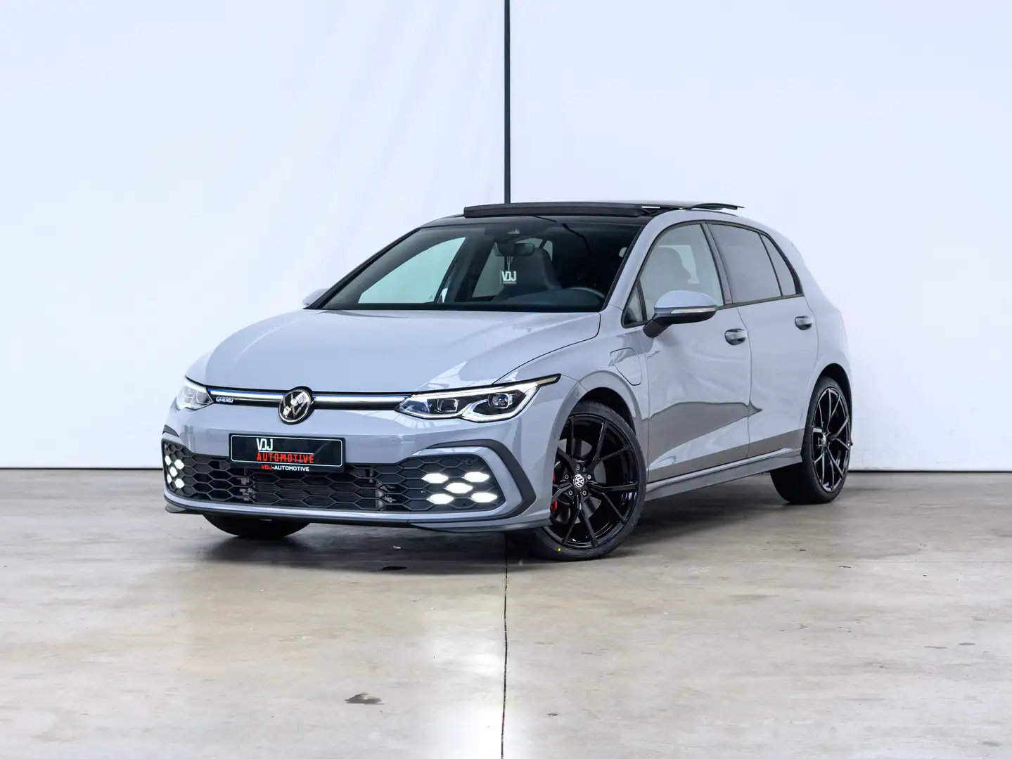 Volkswagen Golf GTE 1.4 TSI GTE DSG | BTW | GARANTIE | PANO | IQ | Grijs - 1