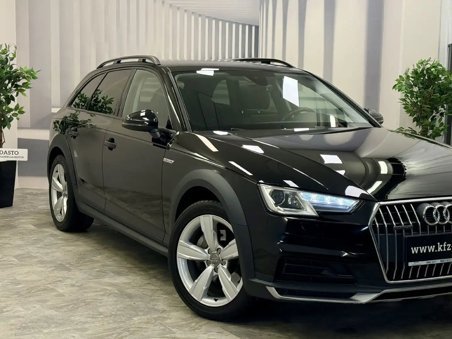 Audi A4 allroad 2.0TDI__AHK__SPORTSITZE__NEUES GUTACHTEN 2027 Schwarz - 2