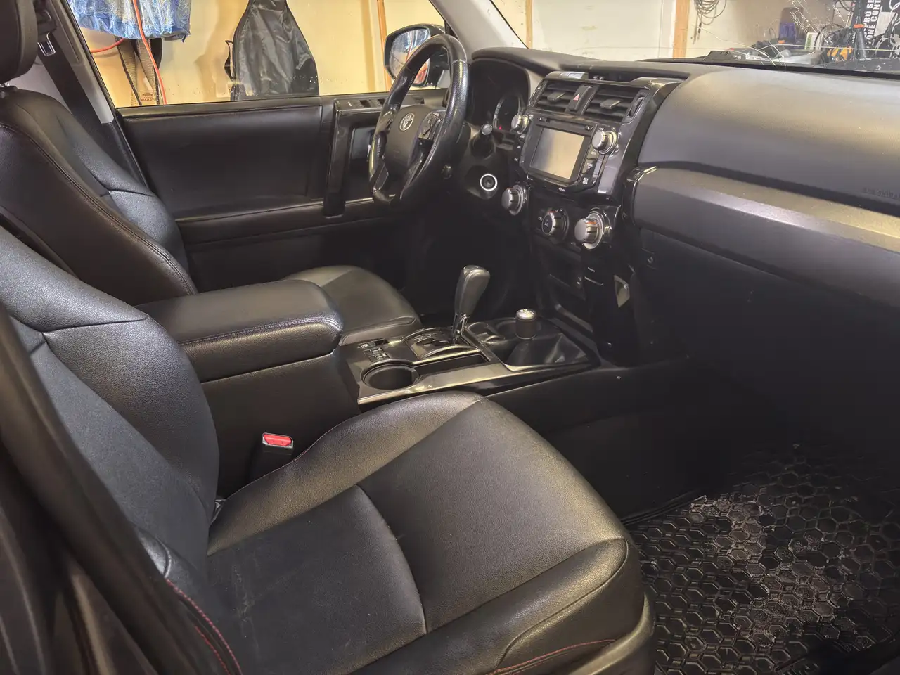 Toyota 4-Runner снимка Toyota 4-Runner