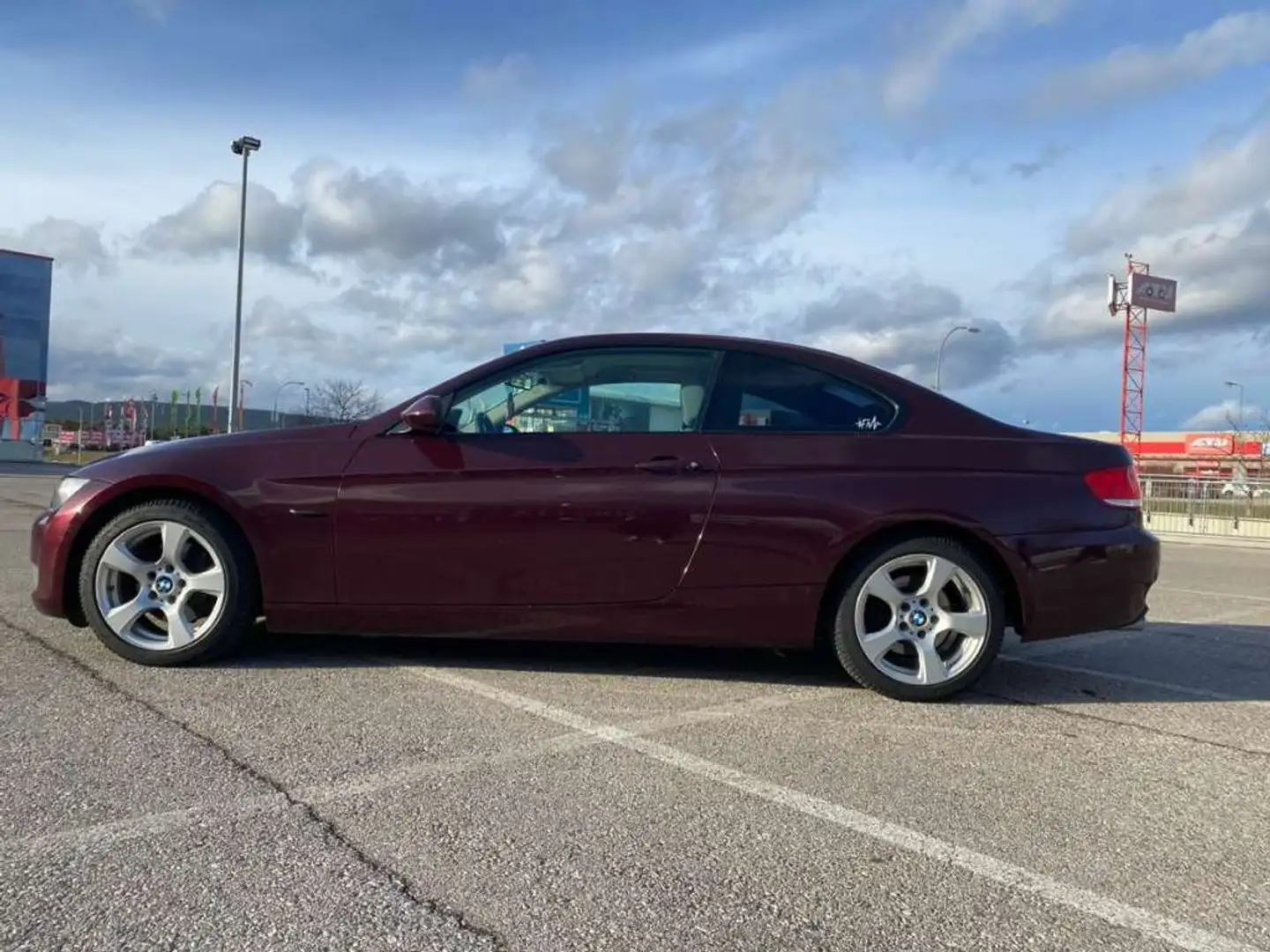 BMW 320 320d Coupé Aut. Rot - 2