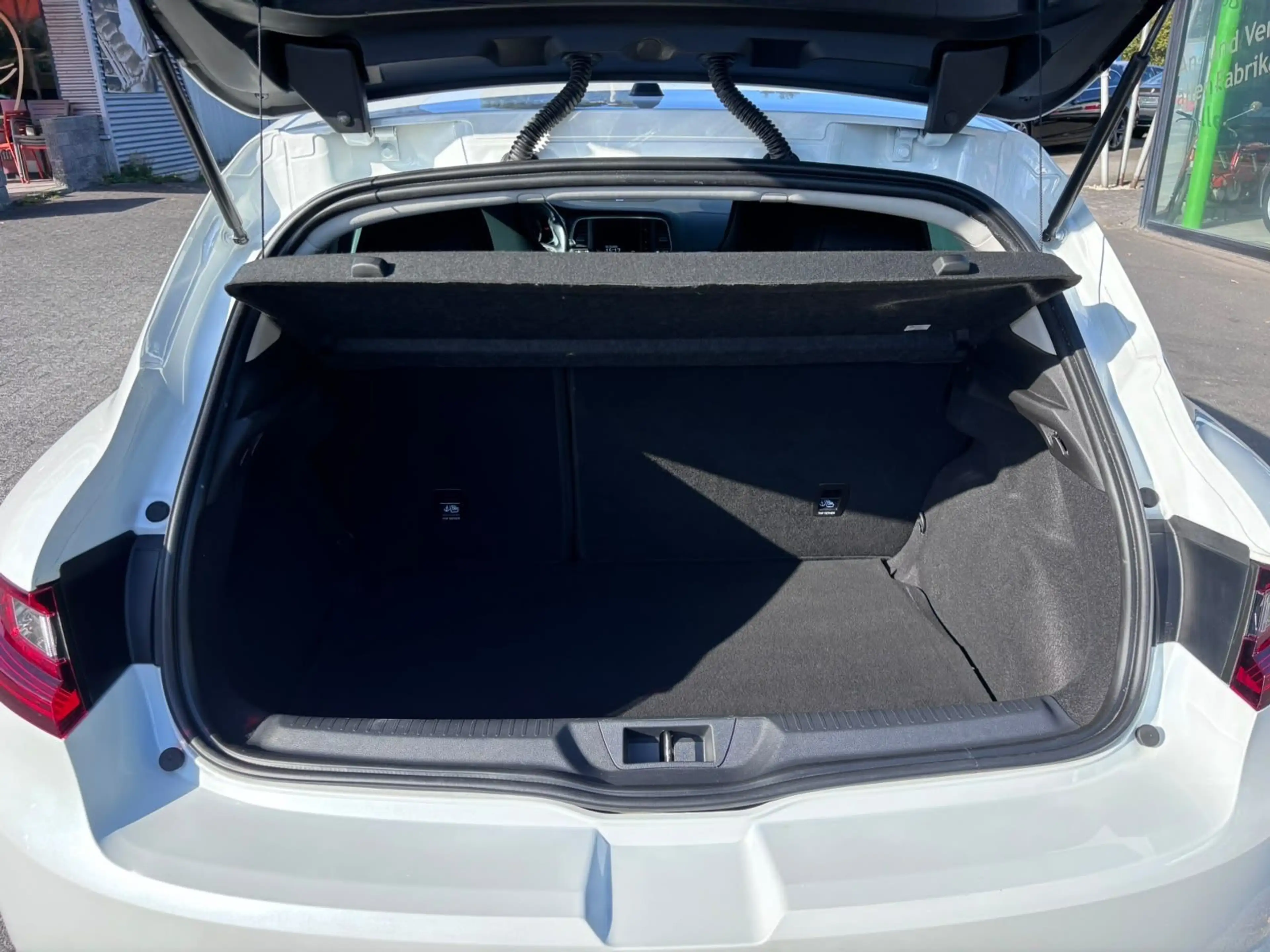 Renault Megane IV Lim. GT **LED*BOSE*2-HAND*LÜCKENLOS* — photo 8
