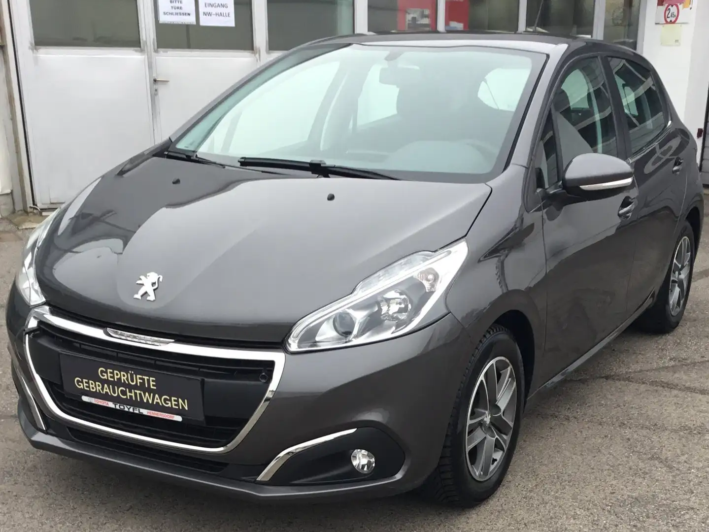 Peugeot 208 Like 1,2 PureTech 68 Grau - 2