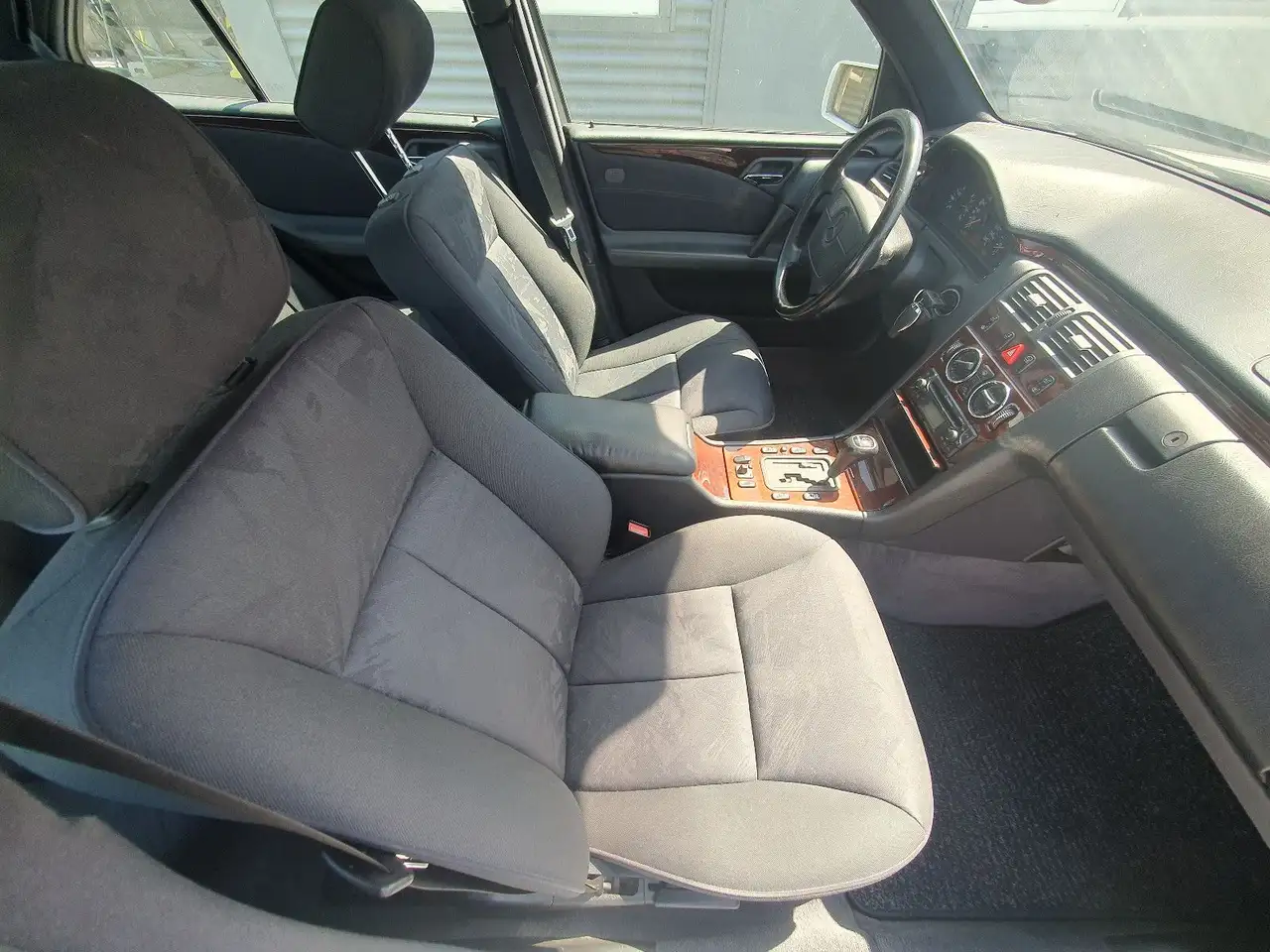 Mercedes-Benz E 240, foto 12