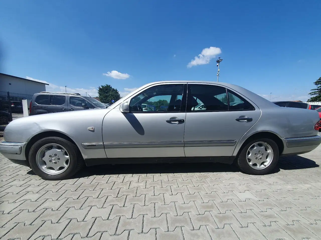 Mercedes-Benz E 240, foto 3