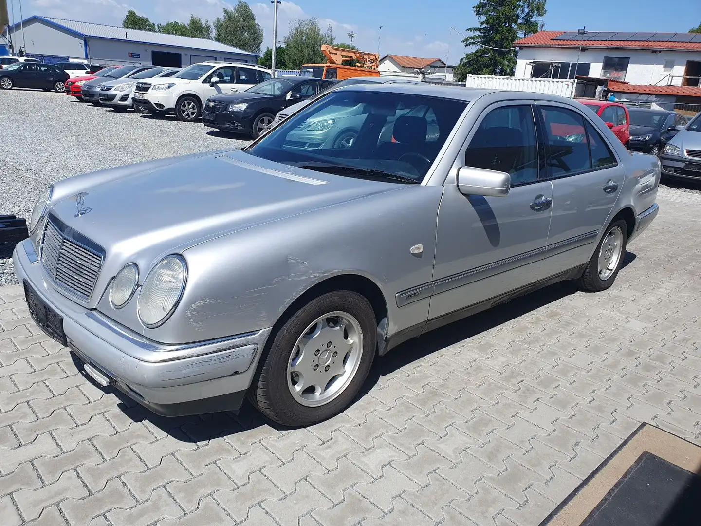Mercedes-Benz E 240 Silber - 2