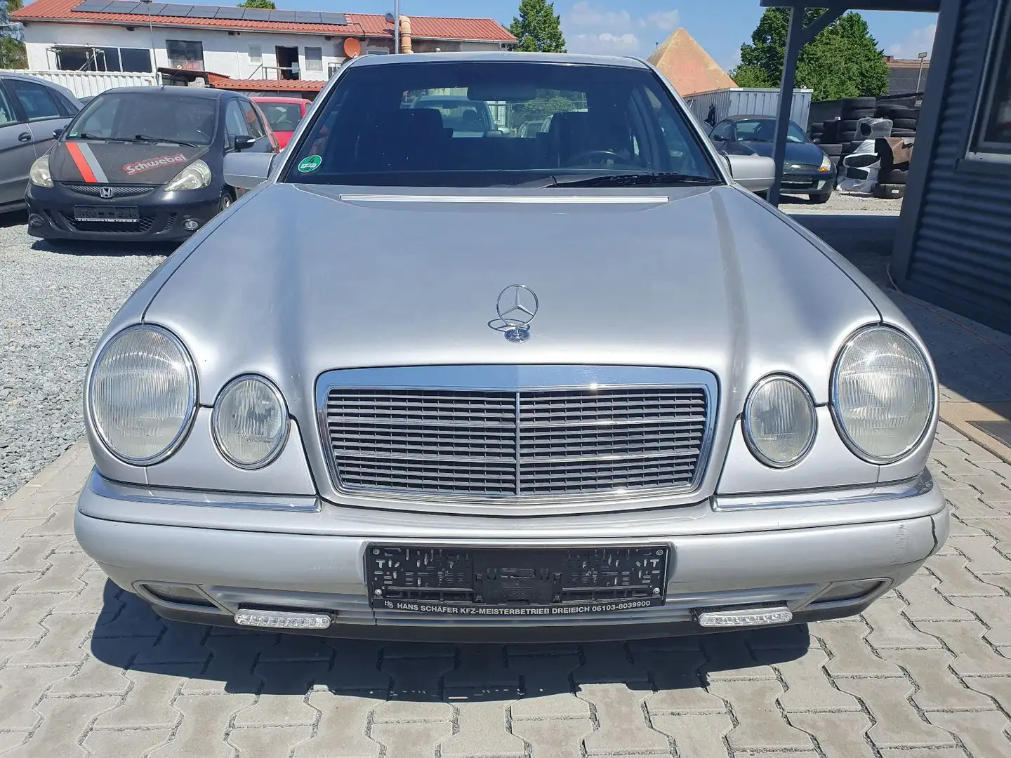 Mercedes-Benz E 240 Silber - 1