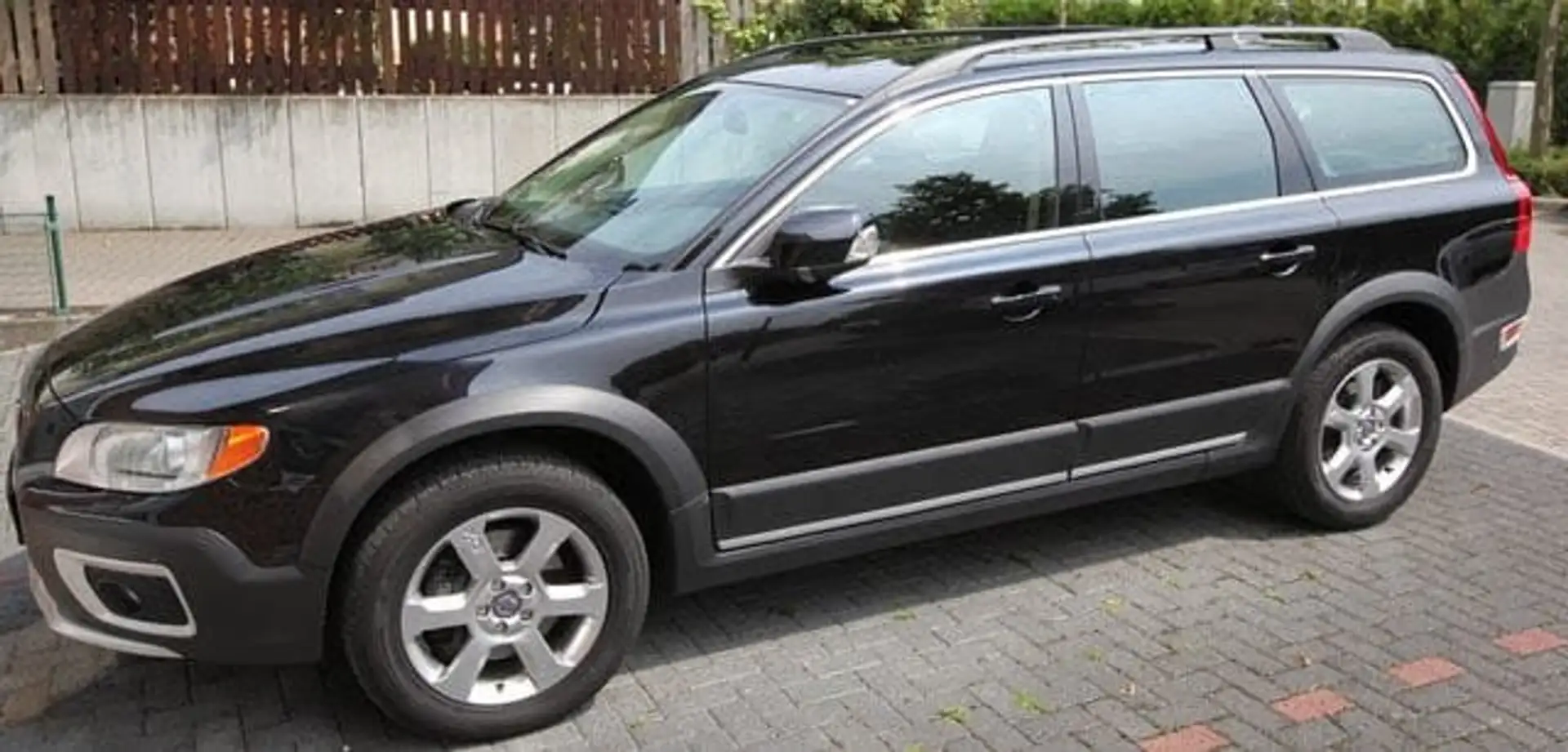 Volvo XC70 XC70 D5 AWD Aut. Momentum Černá - 1