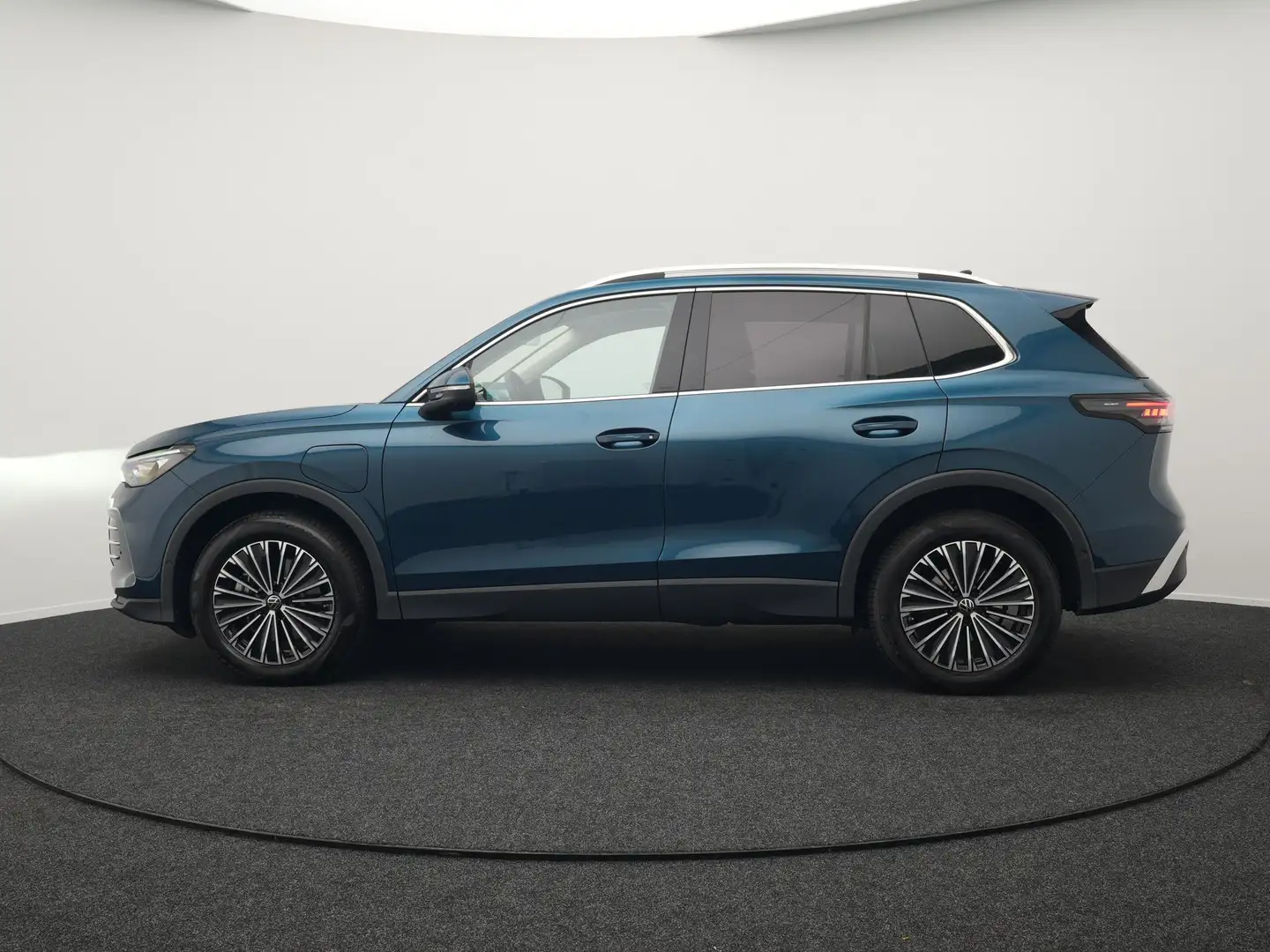 Volkswagen Tiguan 1.5 eHybrid Elegance Plug In Hybrid 204pk Nieuw Mo Синій - 2