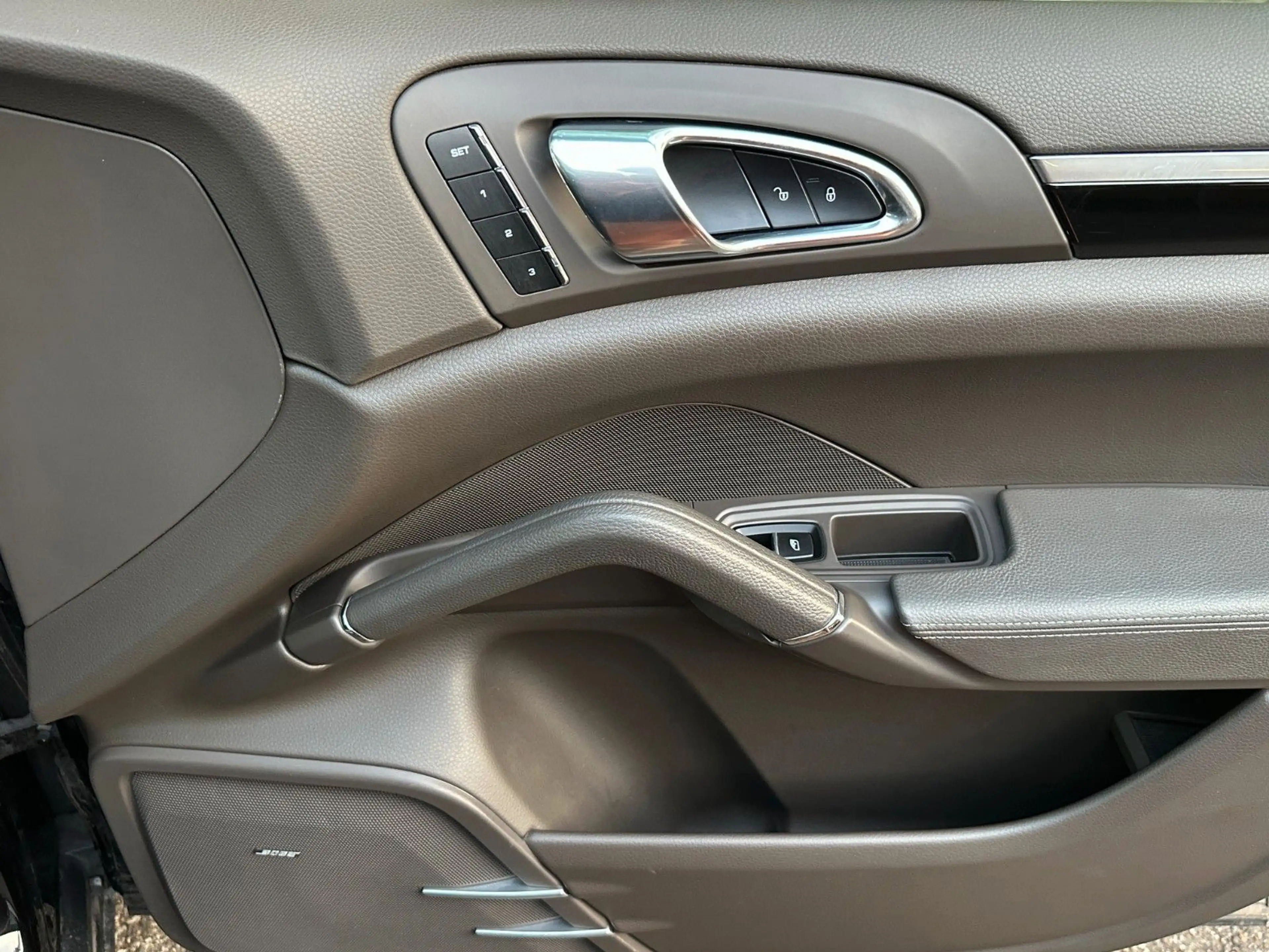 Porsche Cayenne S E-Hybrid *Platinum Edition* — photo 14