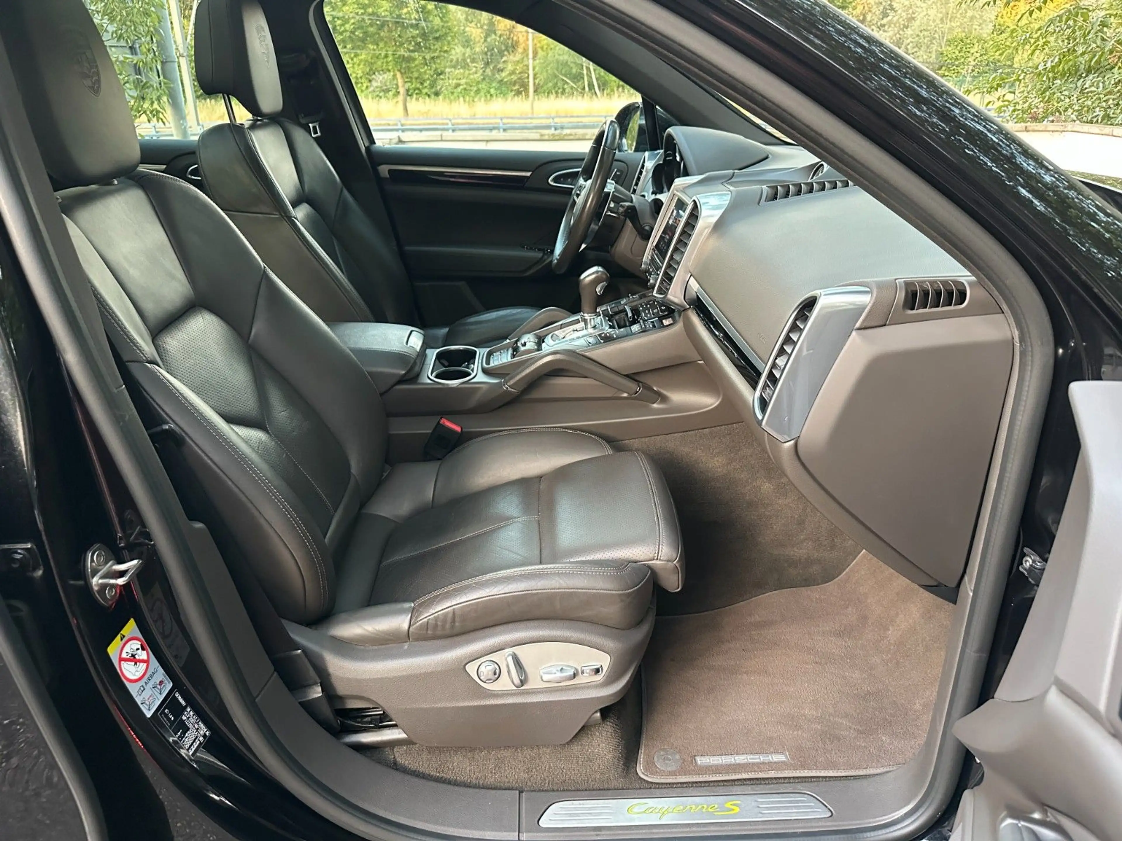Porsche Cayenne S E-Hybrid *Platinum Edition* — photo 12