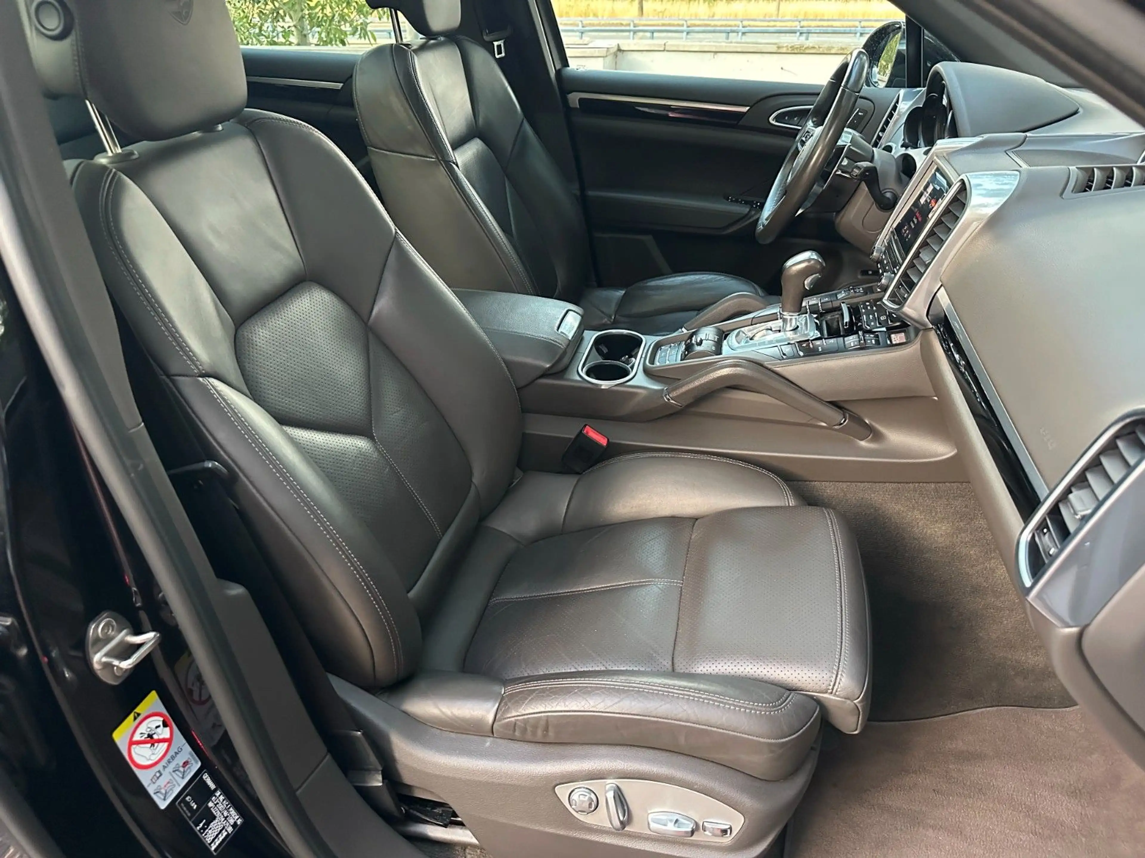 Porsche Cayenne S E-Hybrid *Platinum Edition* — photo 13