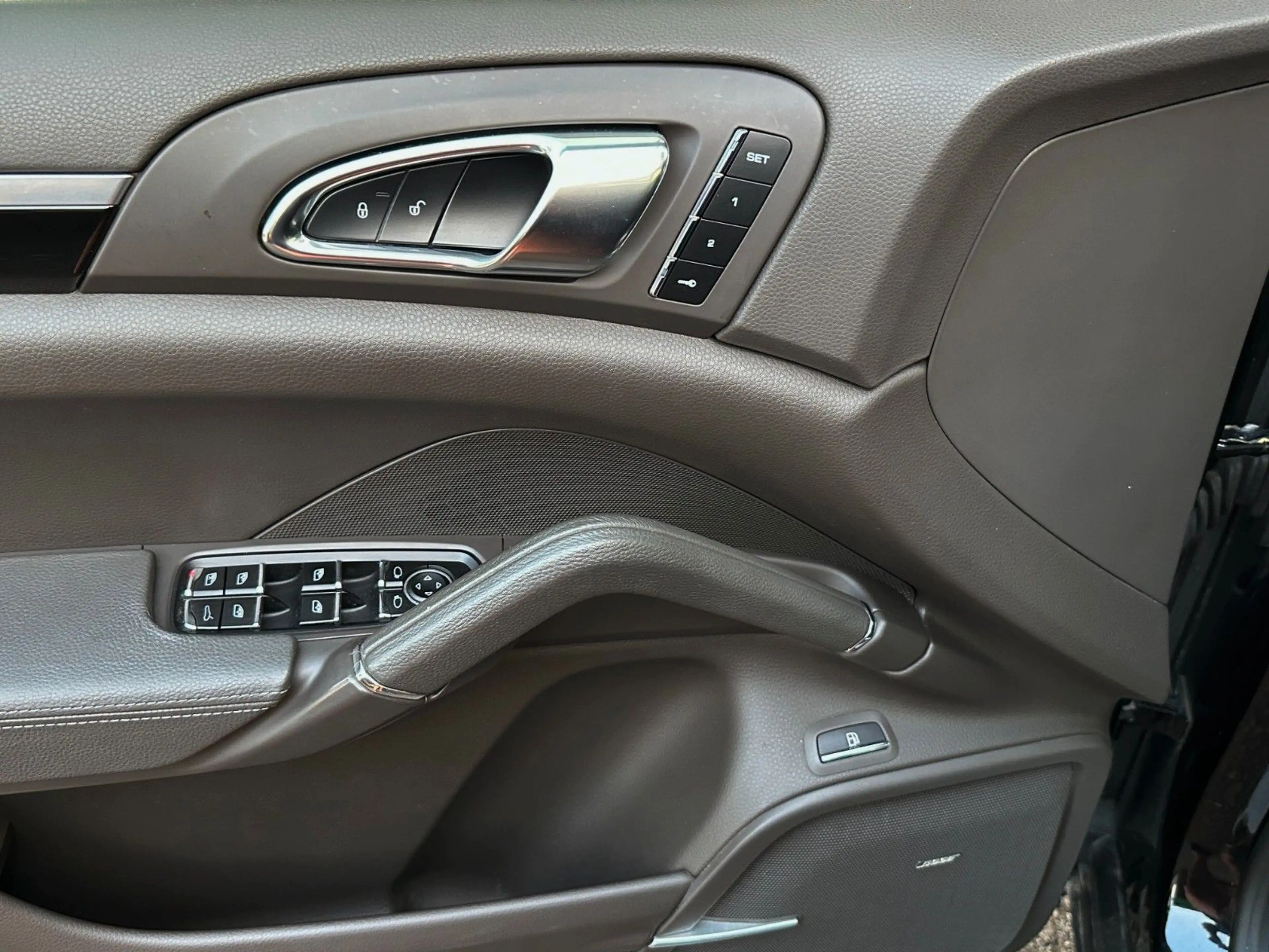 Porsche Cayenne S E-Hybrid *Platinum Edition* — photo 10