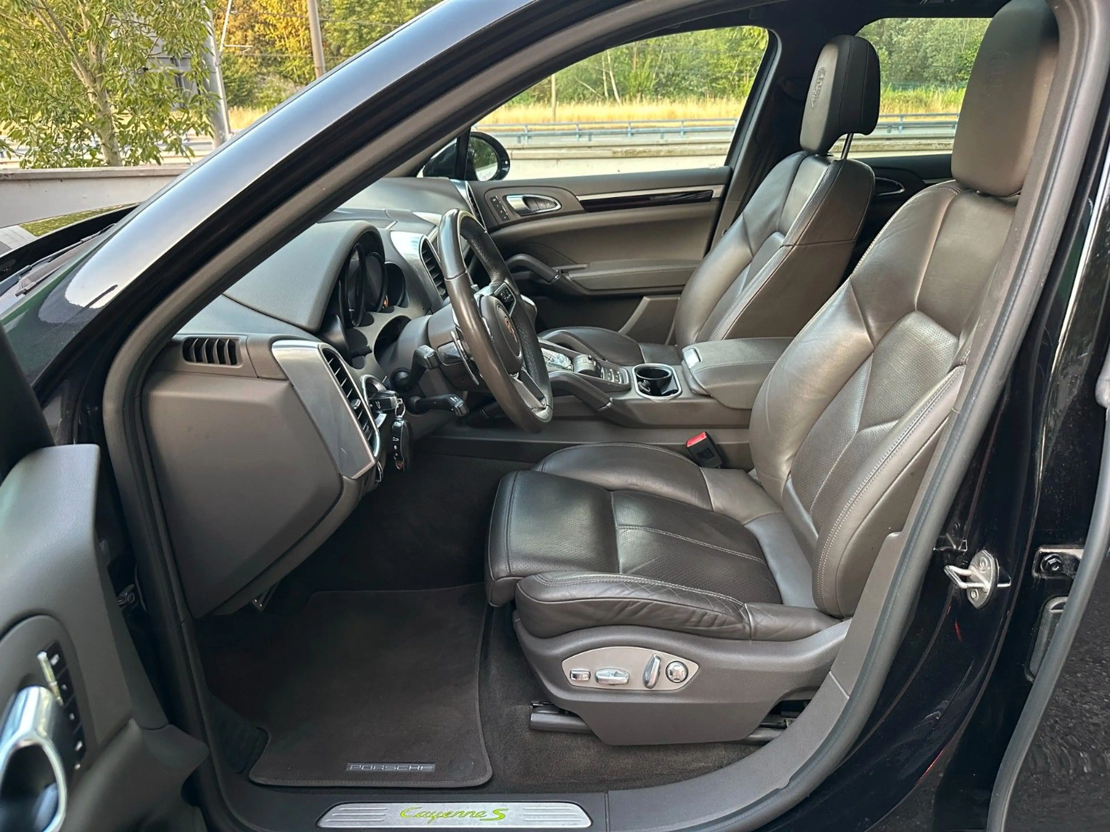 Porsche Cayenne S E-Hybrid *Platinum Edition* — photo 8