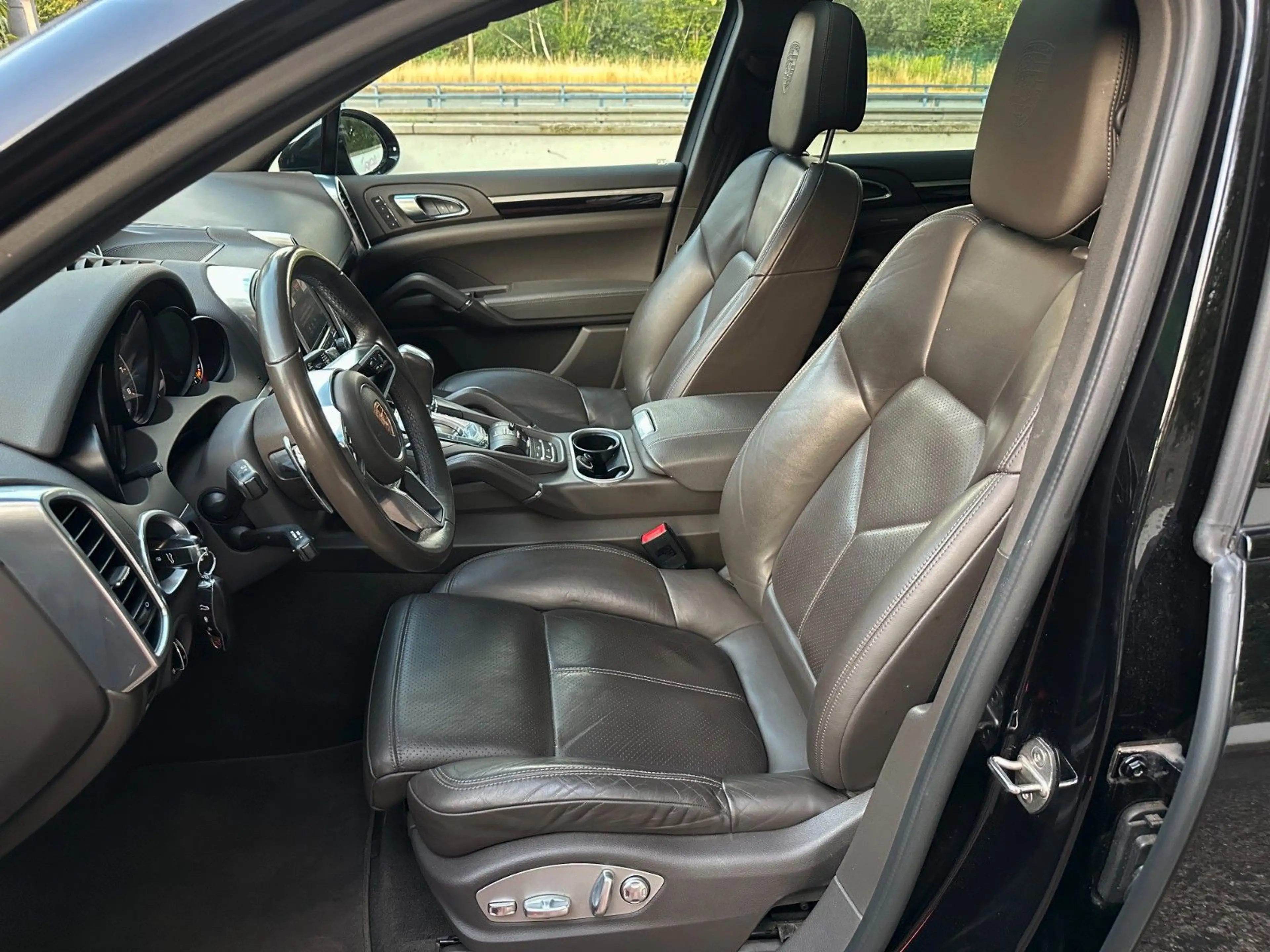 Porsche Cayenne S E-Hybrid *Platinum Edition* — photo 9