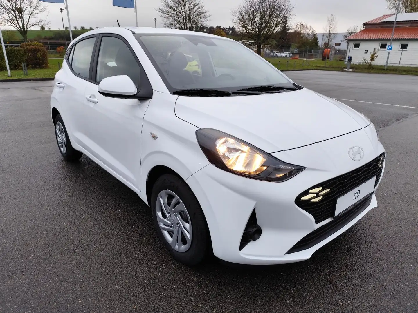 Hyundai i10 1.0 Benzin Select 5-Gang Schaltgetriebe 2WD Weiß - 2