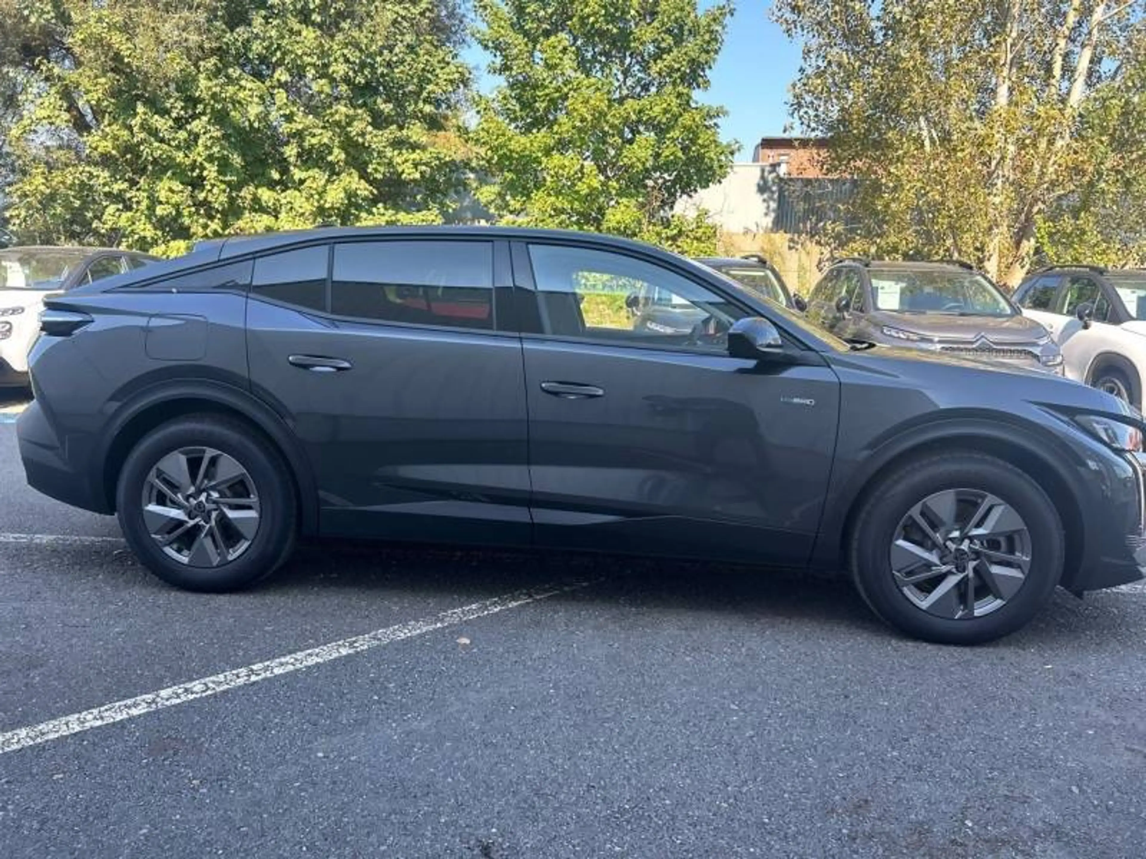 Peugeot 408 1 1.6 Hybrid 180 S&S EAT8 Allure — photo 4