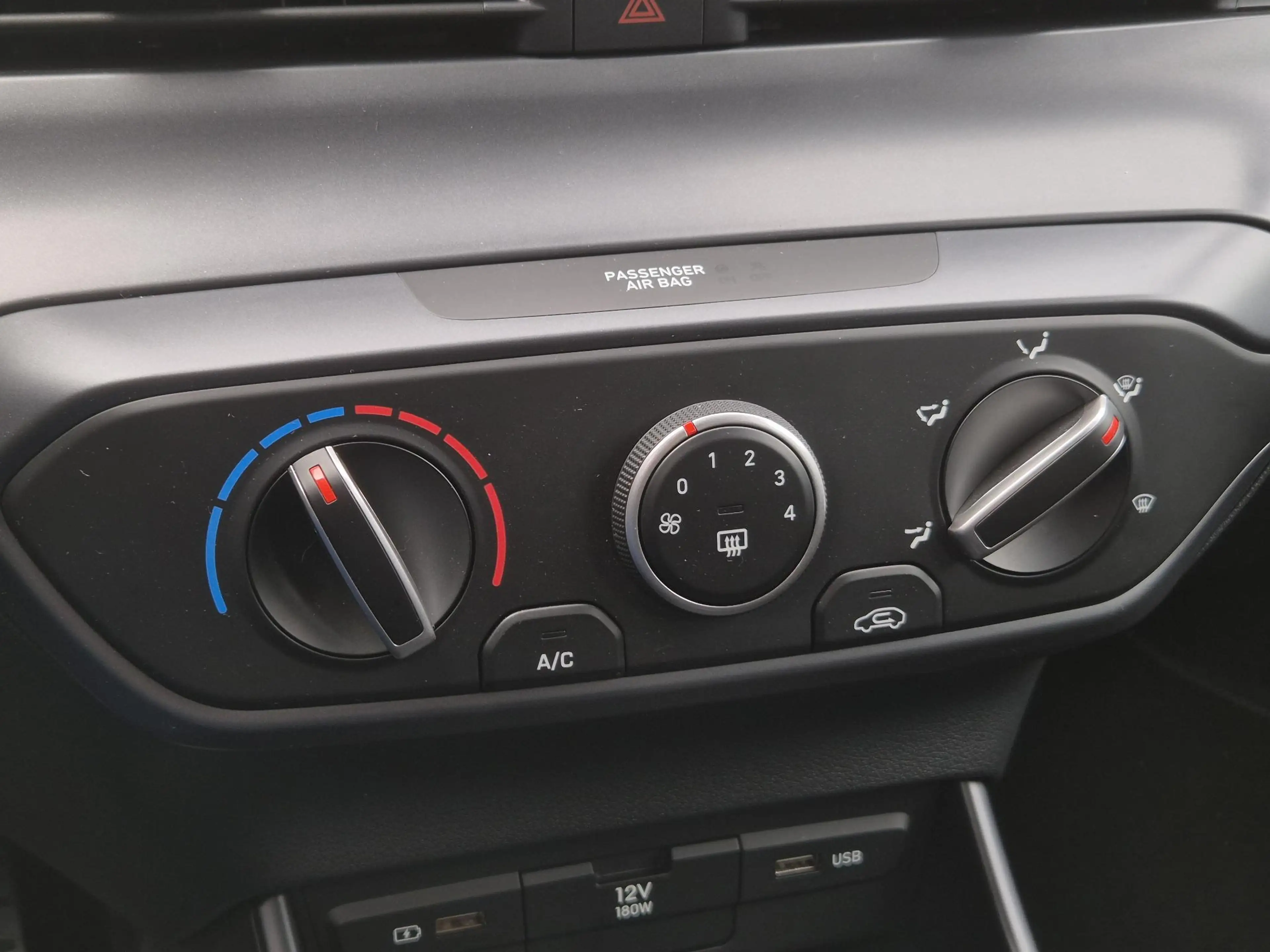 Hyundai BAYON 1.0 T-GDI Comfort / Trekhaak vast / Navigatie via — photo 24