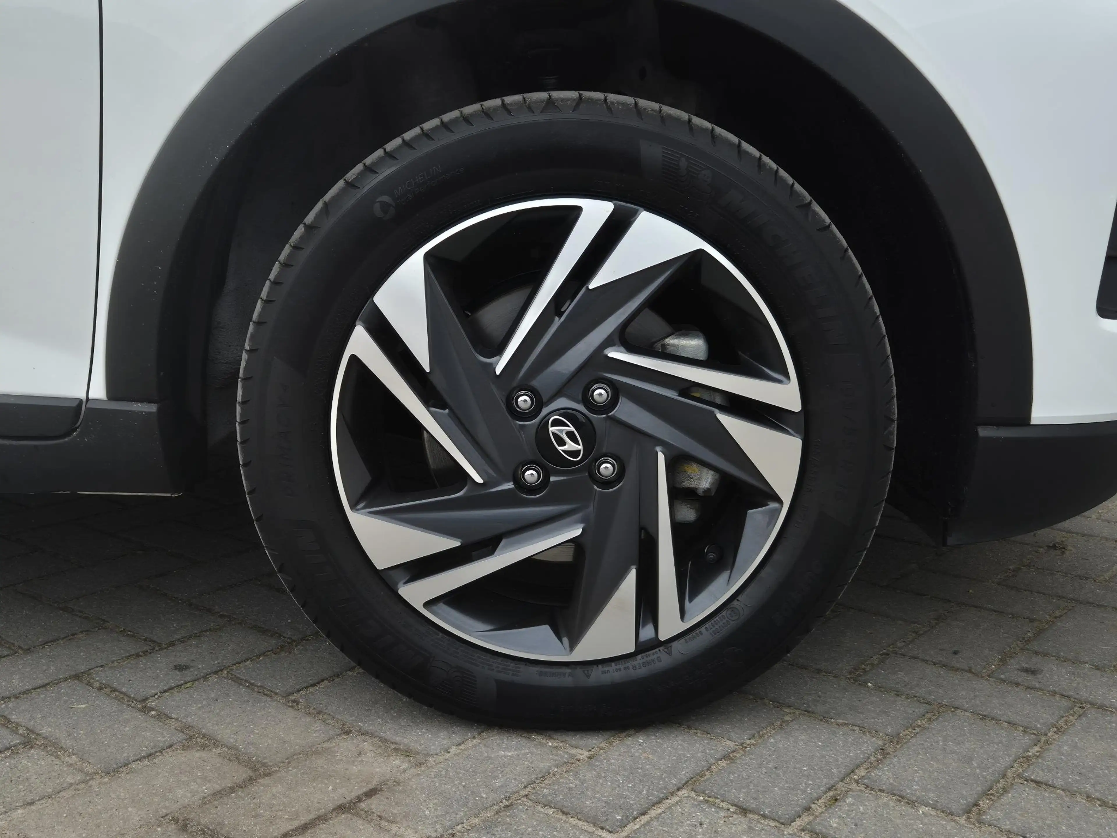 Hyundai BAYON 1.0 T-GDI Comfort / Trekhaak vast / Navigatie via — photo 35