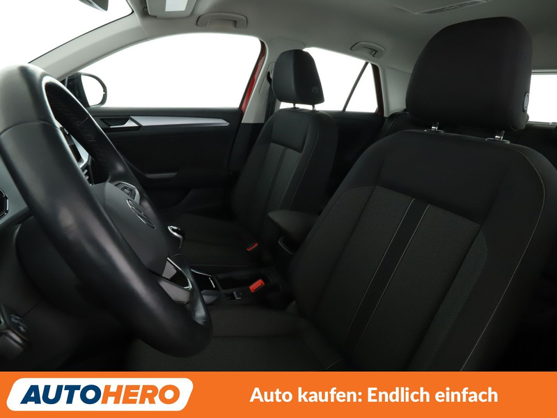 Volkswagen T-Roc 1.5 TSI ACT Life — photo 10