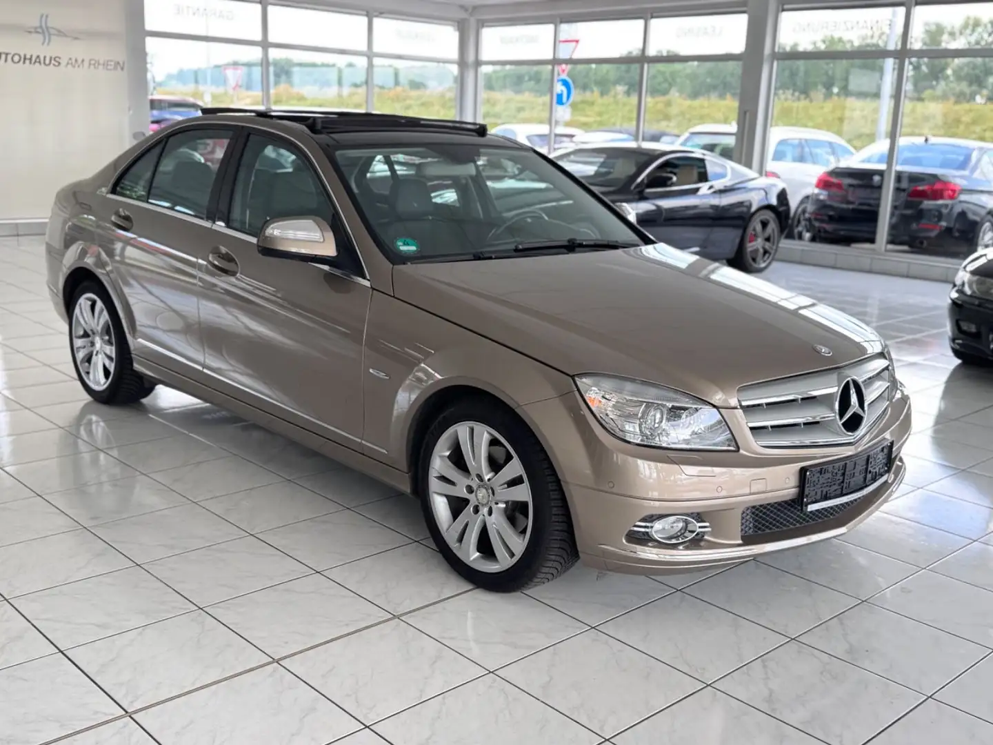 Mercedes-Benz C 180 Kompressor Lim.+Automatik+Pano+Xenon+1.Hnd Beige - 1