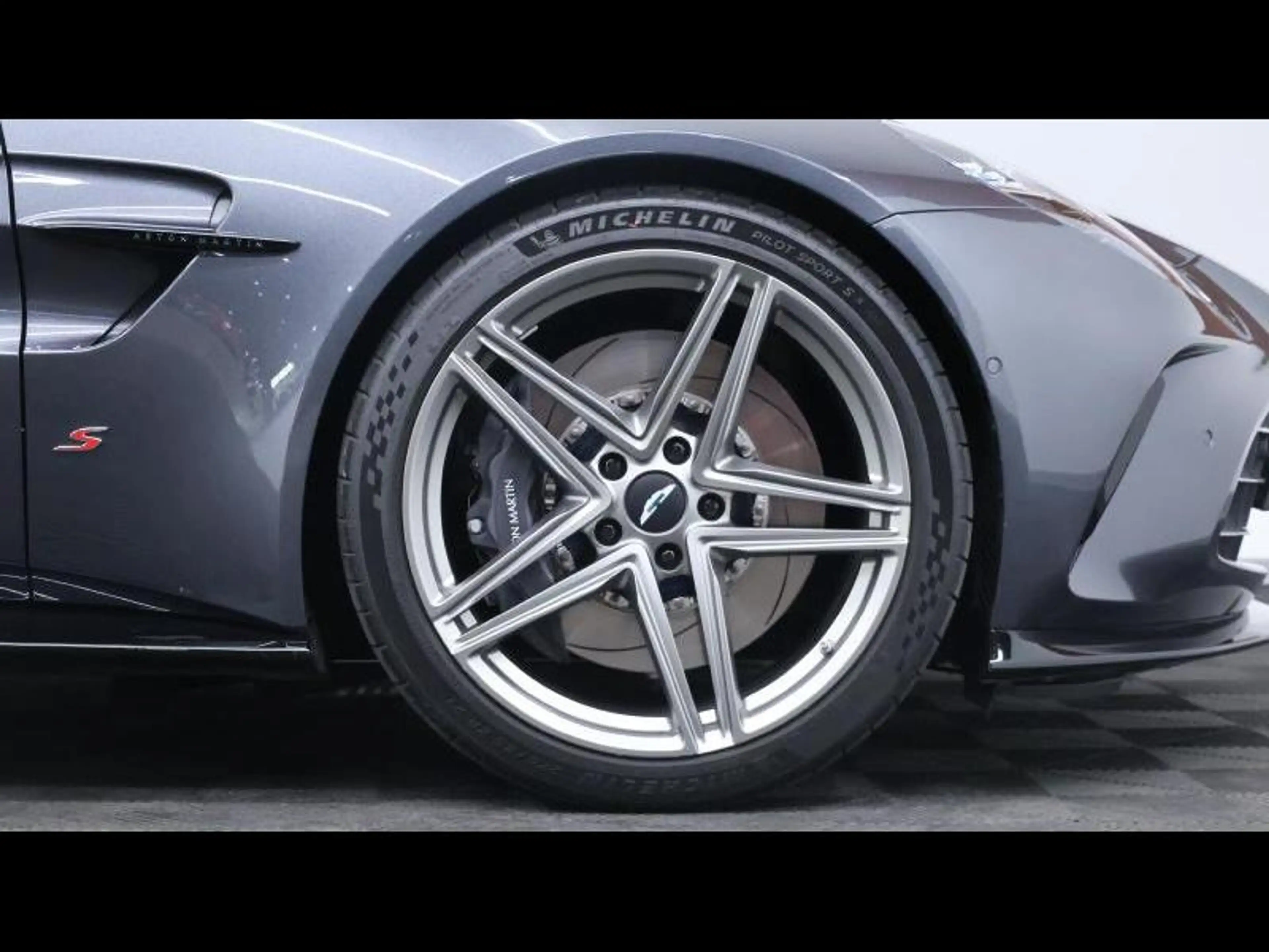 Aston Martin Vantage S 680ch *Xenon Grey — photo 10