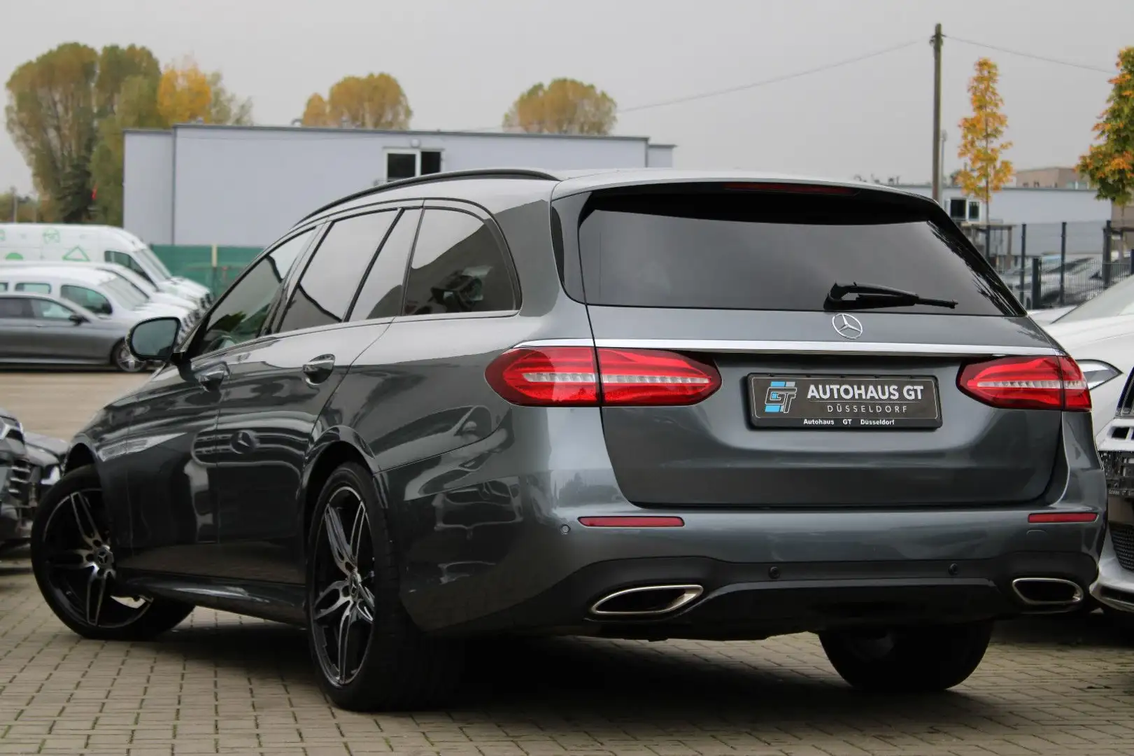 Mercedes-Benz E 200 T 4Matic/AMG/Night/Klima/Navi/360°Kame/AHK Gris - 2