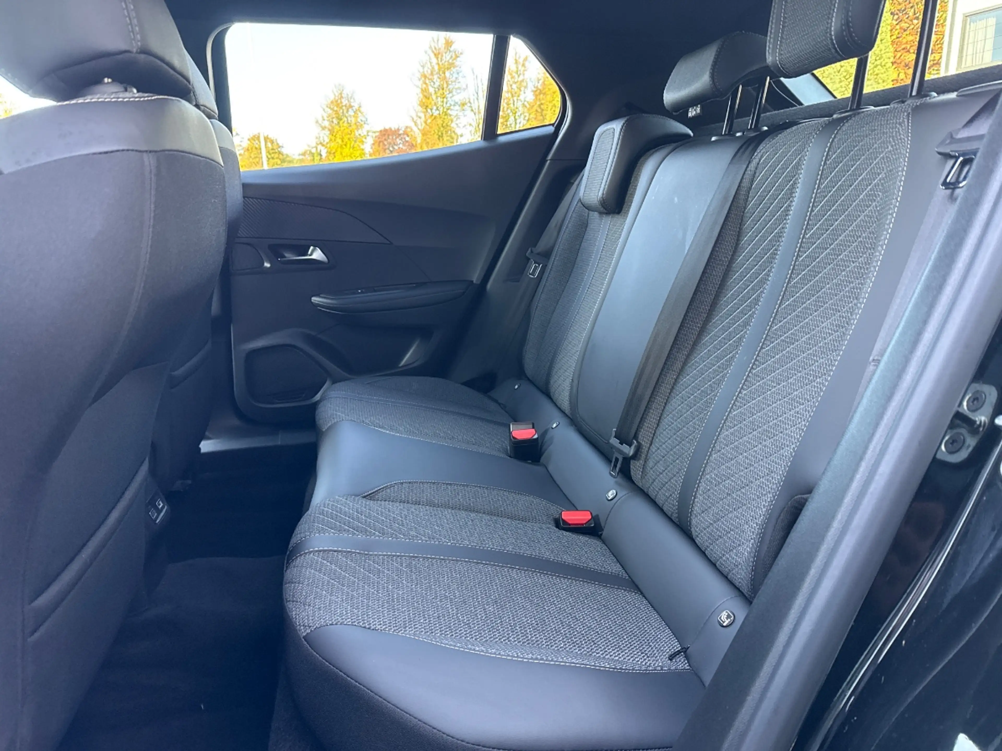 Peugeot e-2008 EV Active Pack 50 kWh|SOH 100%| — photo 18