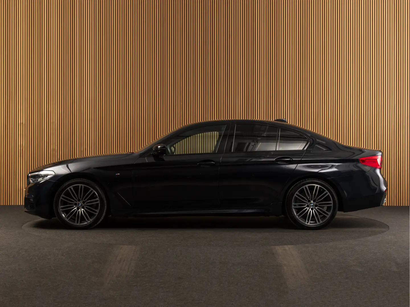 BMW 520 5-serie 520i M-SPORT-H/K-COMFORTSTOEL Nero - 2