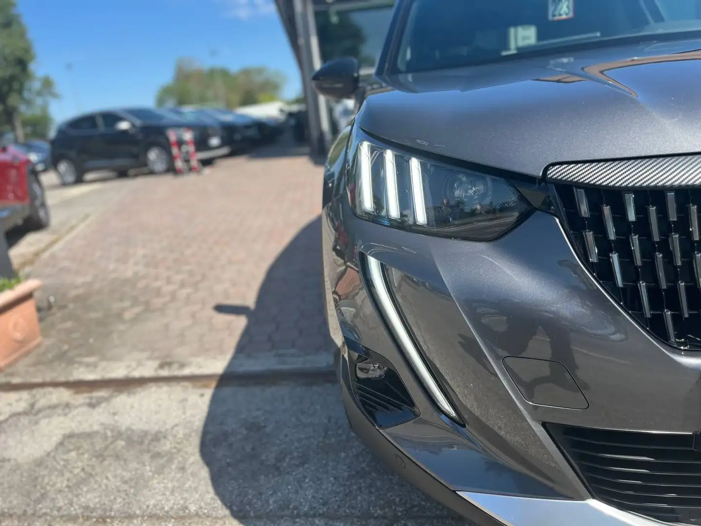 Peugeot 2008 BlueHDi 130 EAT8 S&S GT Line Grigio - 2