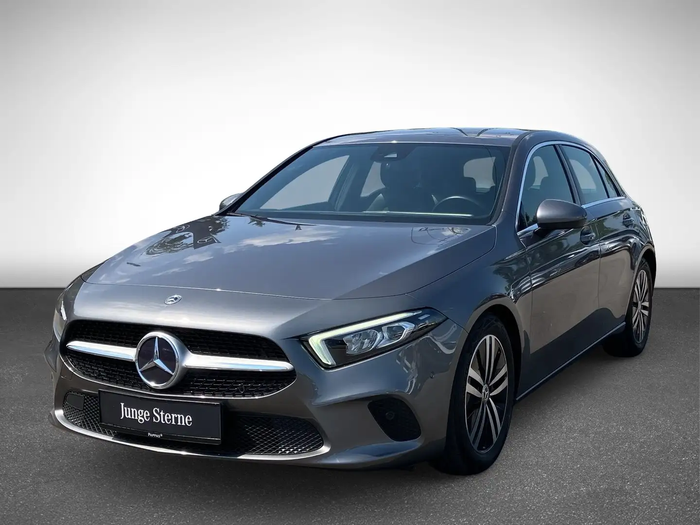 Mercedes-Benz A 180 d Kompaktlimousine PTS Navi Cam SHZ LED Grau - 2