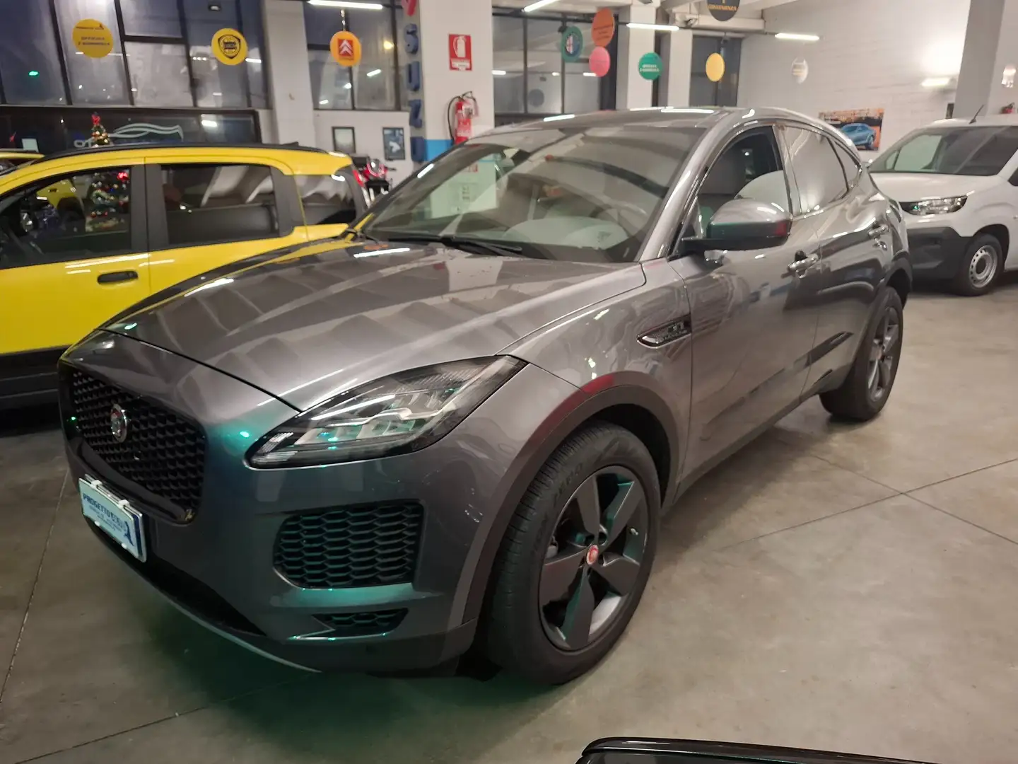 Jaguar E-Pace 2.0d i4 S 4X4 150cv auto my19  MAGNIFICA-25000KM. Gris - 1