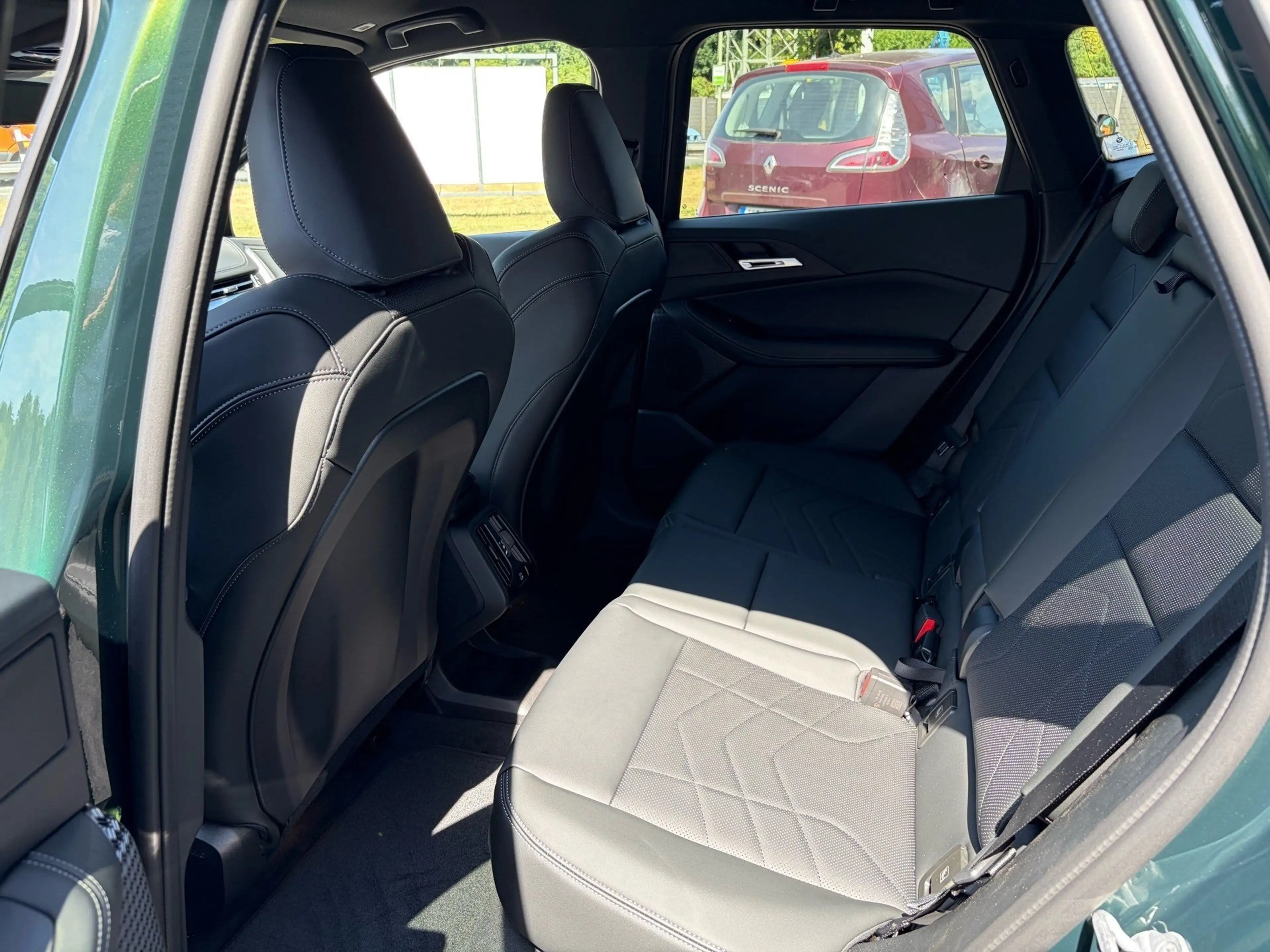 BMW 225 e xDrive M Sport AHK RFK NAVI LED PDC V+H LM — photo 13