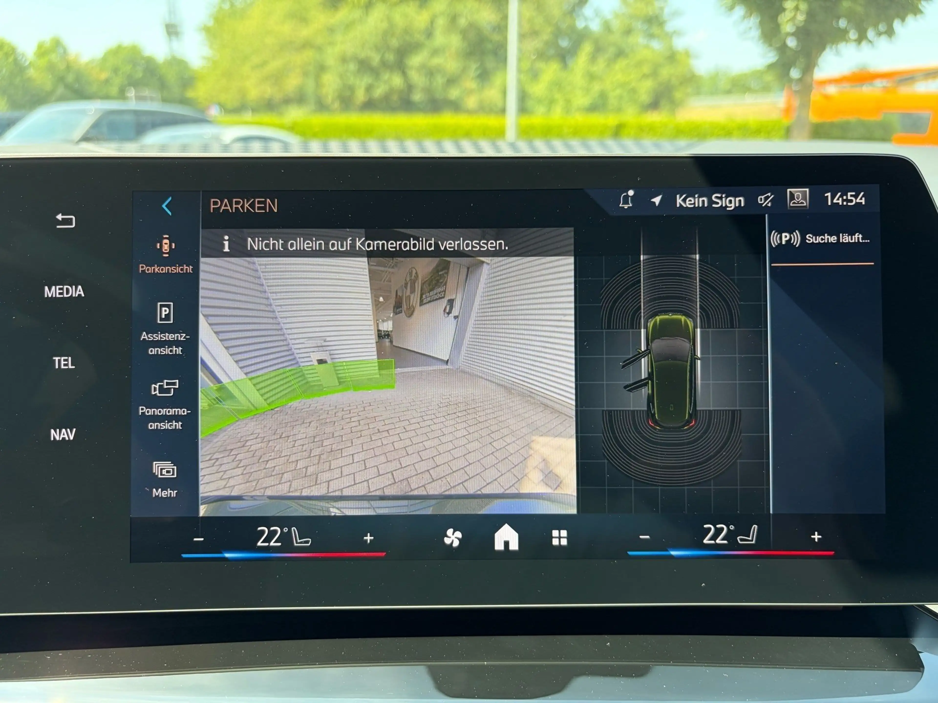 BMW 225 e xDrive M Sport AHK RFK NAVI LED PDC V+H LM — photo 10