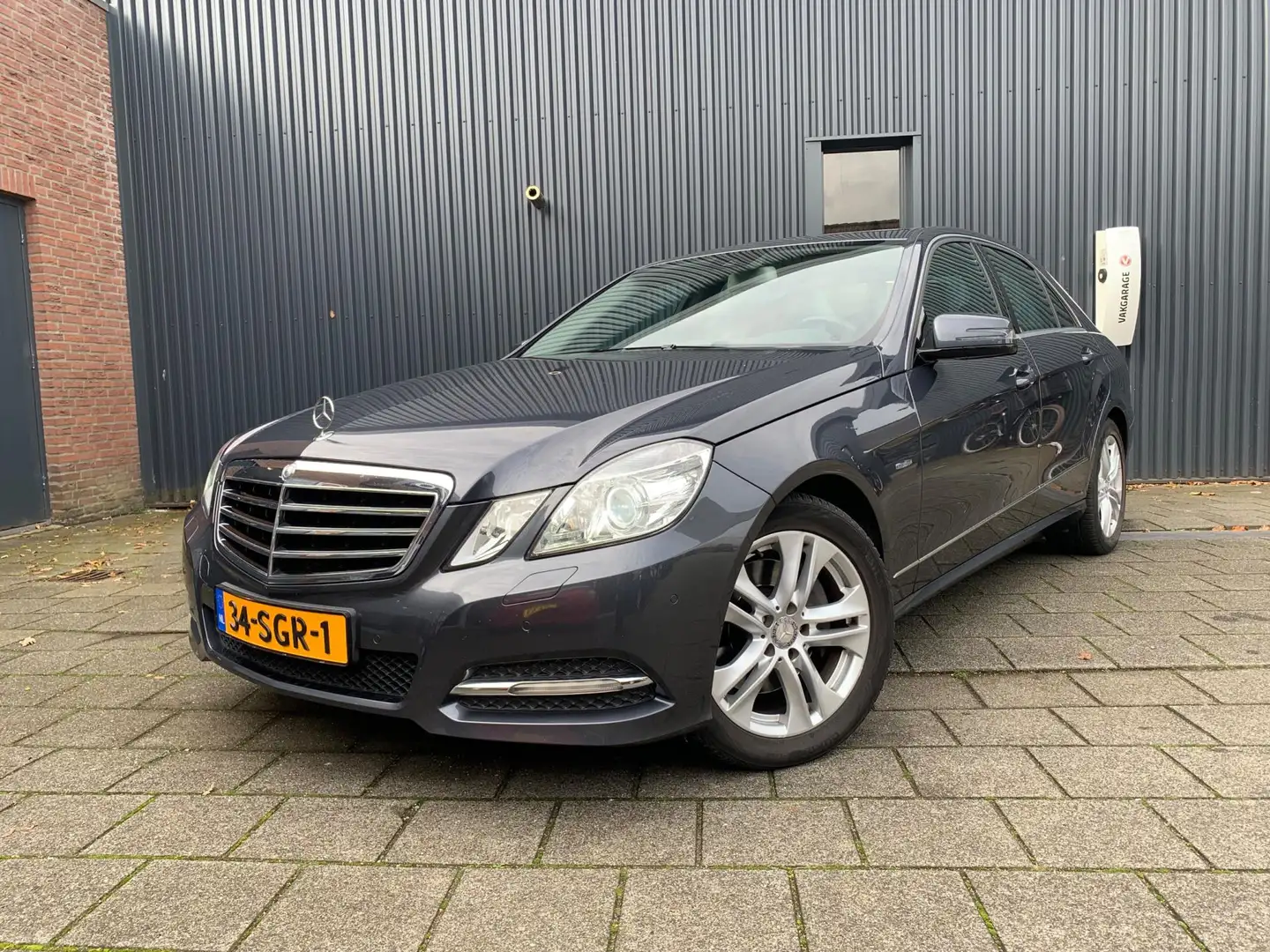 Mercedes-Benz E 250 CDI, Avantgarde, YOUNGTIMER, EURO 5! Grijs - 1