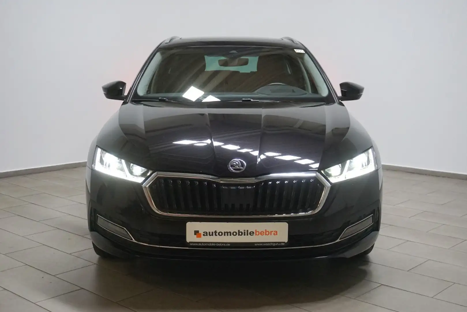 Skoda Octavia 2.0TDI DSG Style Virtual Pano-Navi-LED Schwarz - 2