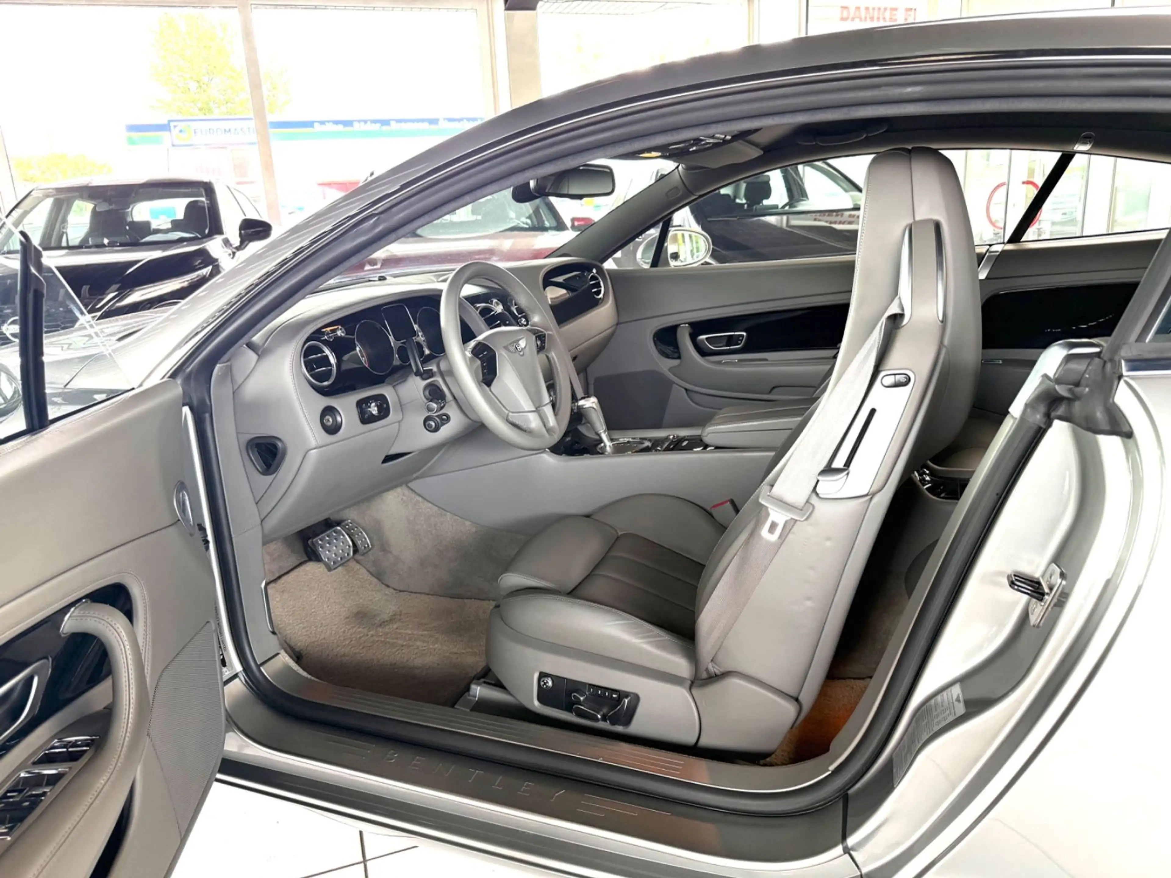 Bentley Continental GT Deutsches Fahrz. Bentley Service — photo 12