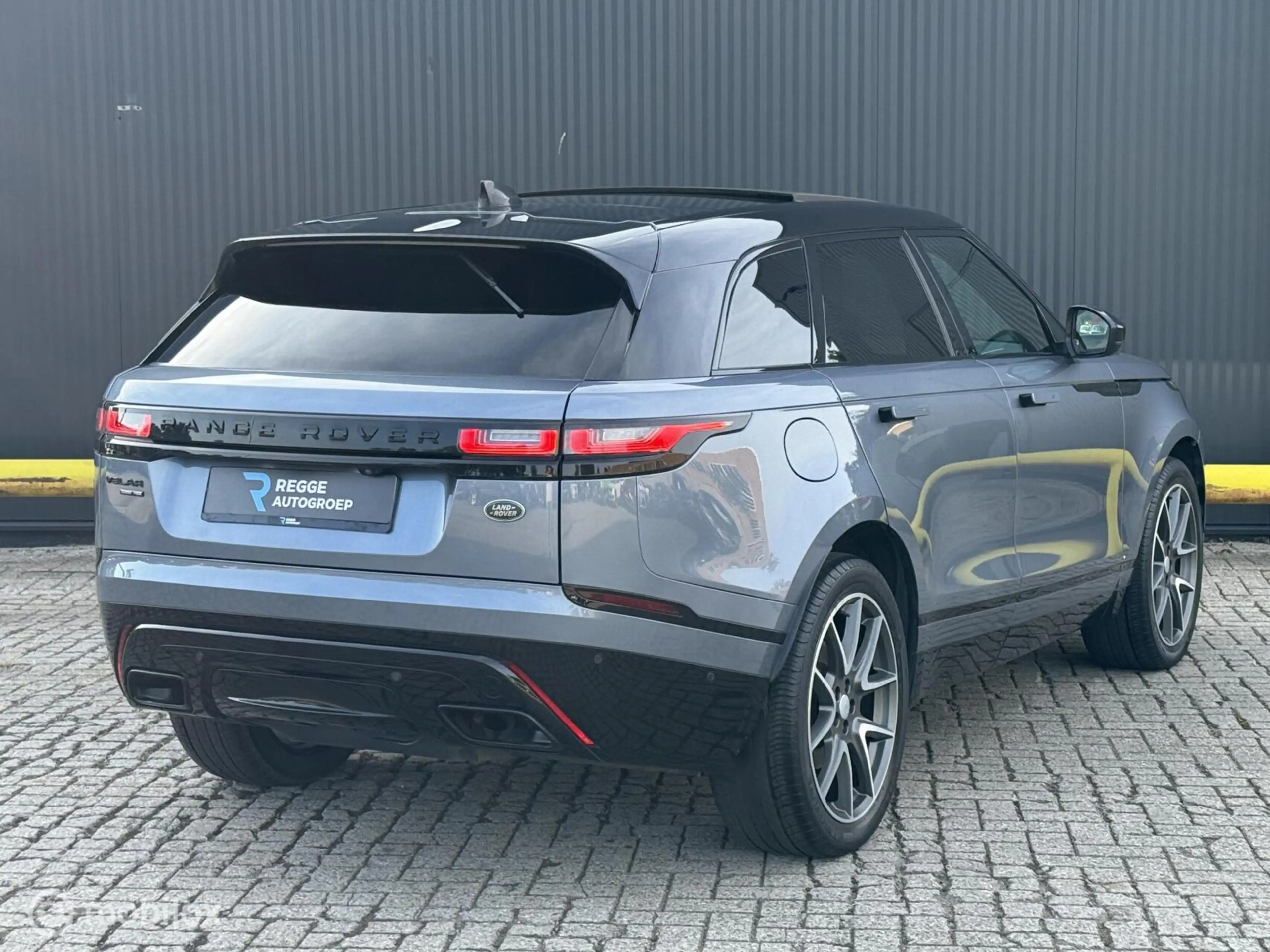 Land Rover Range Rover Velar 3.0 V6 AWD R-Dynamic HSE — photo 3
