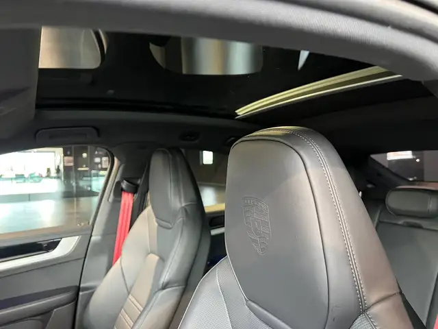 Porsche Cayenne view 11