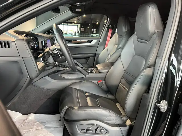 Porsche Cayenne view 12