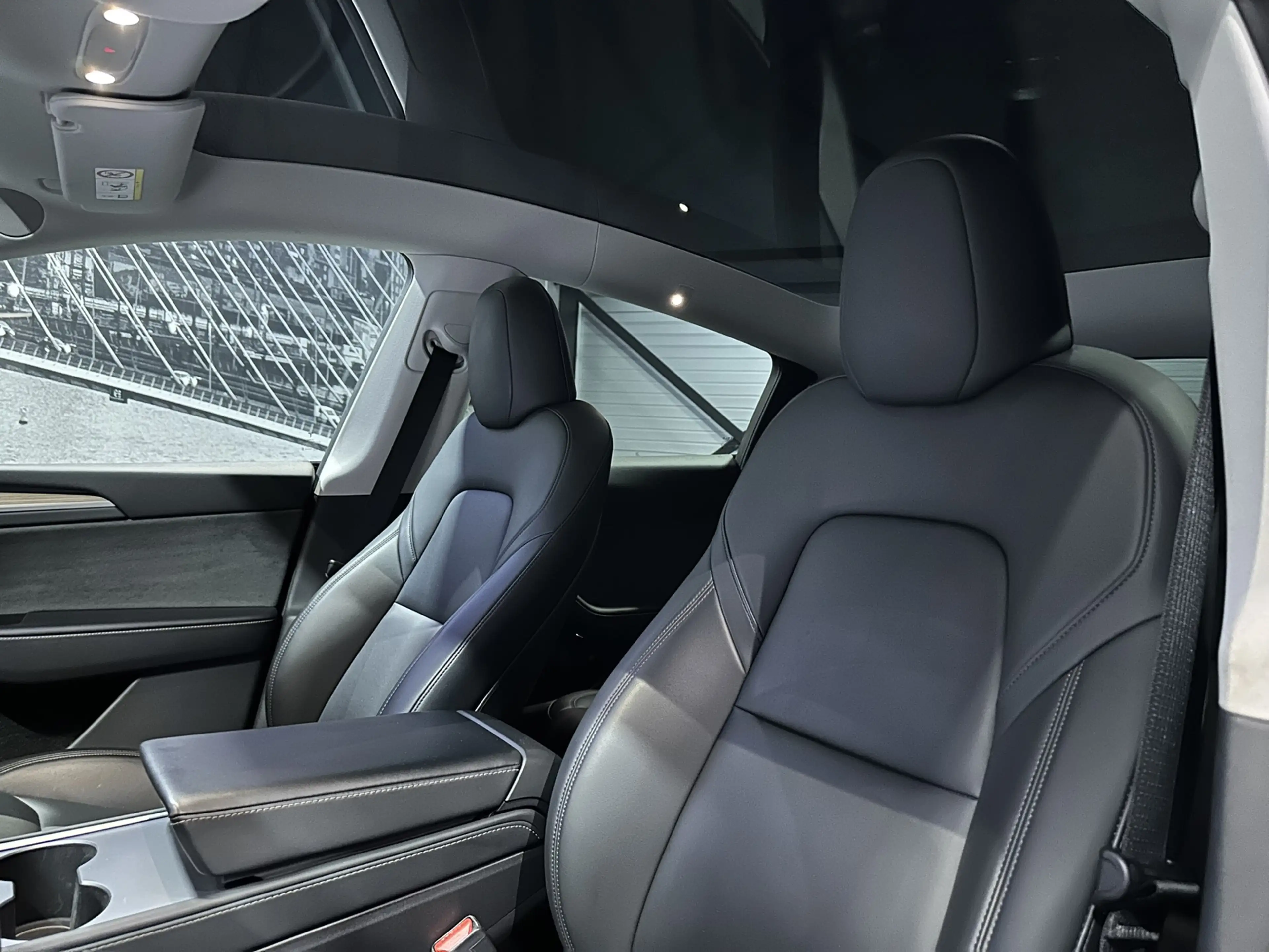 Tesla Model Y RWD 58 kWh *Origineel NL*Trekhaak*Pano* — photo 16