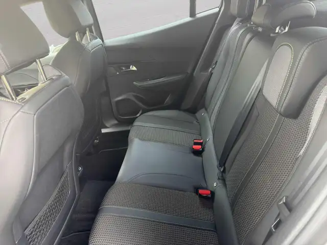 Peugeot 2008 view 10