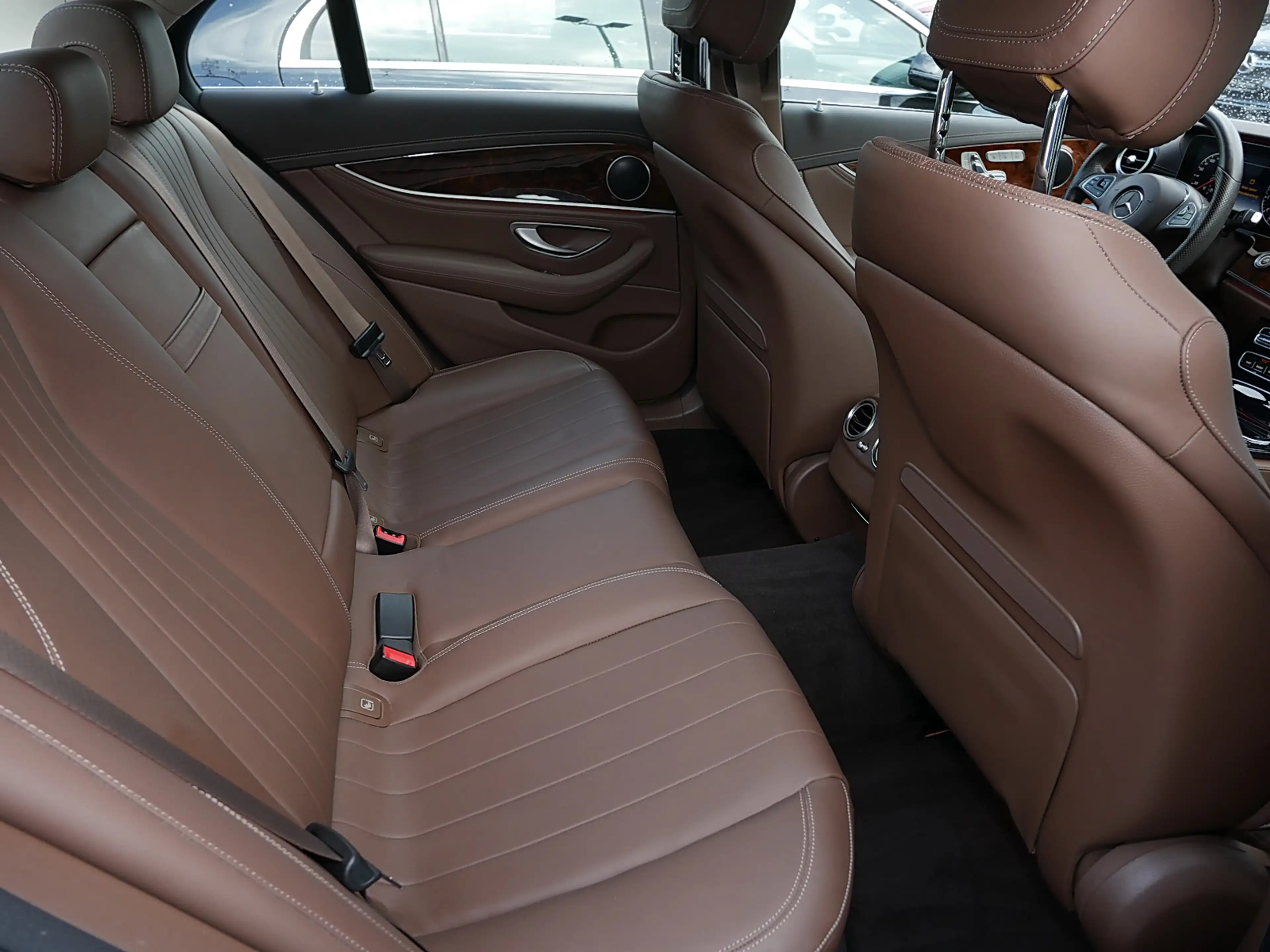 Mercedes-Benz E 250 Limousine Exclusive+Comand+Ambiente+LED+DAB — photo 7