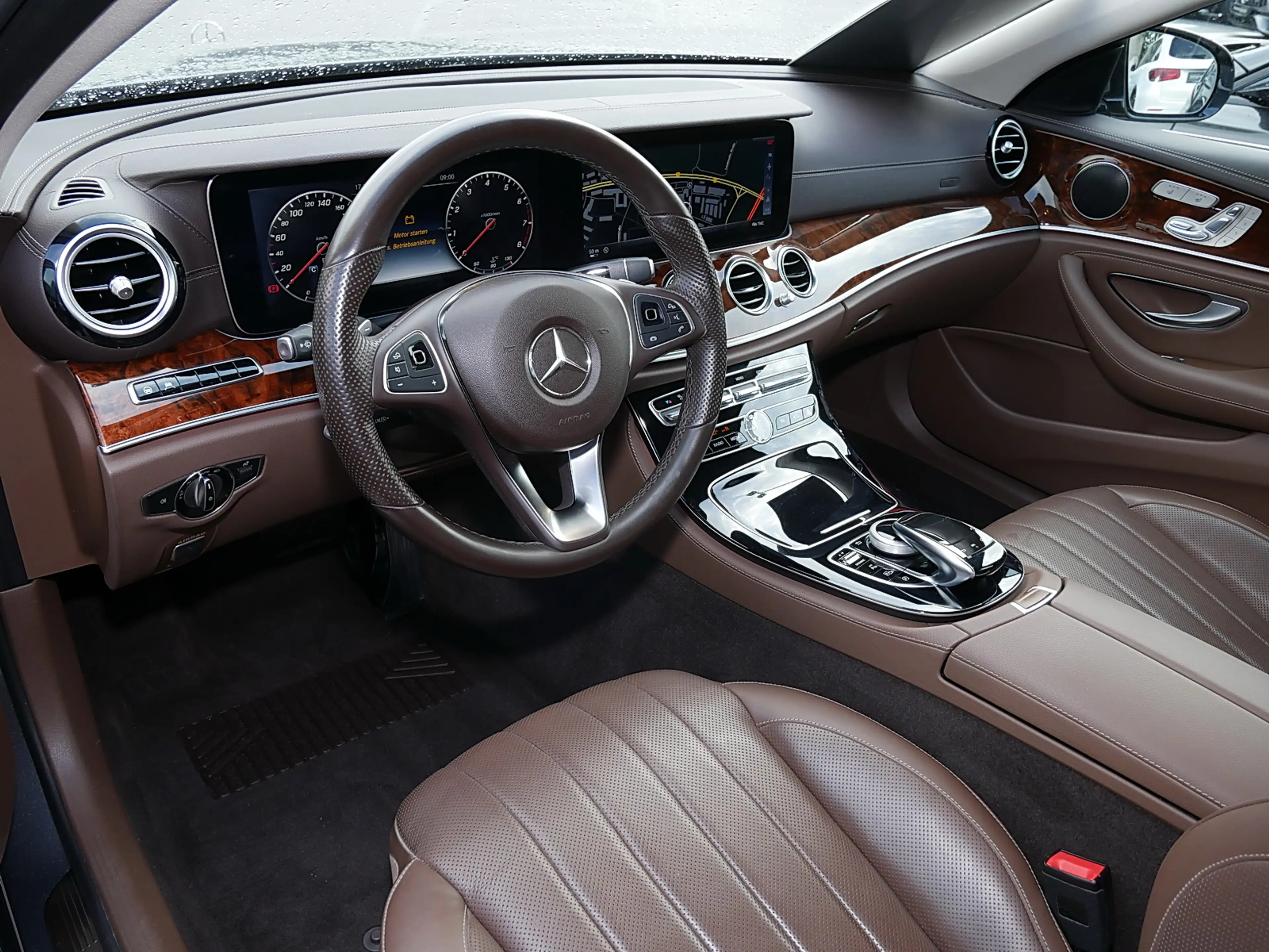 Mercedes-Benz E 250 Limousine Exclusive+Comand+Ambiente+LED+DAB — photo 9