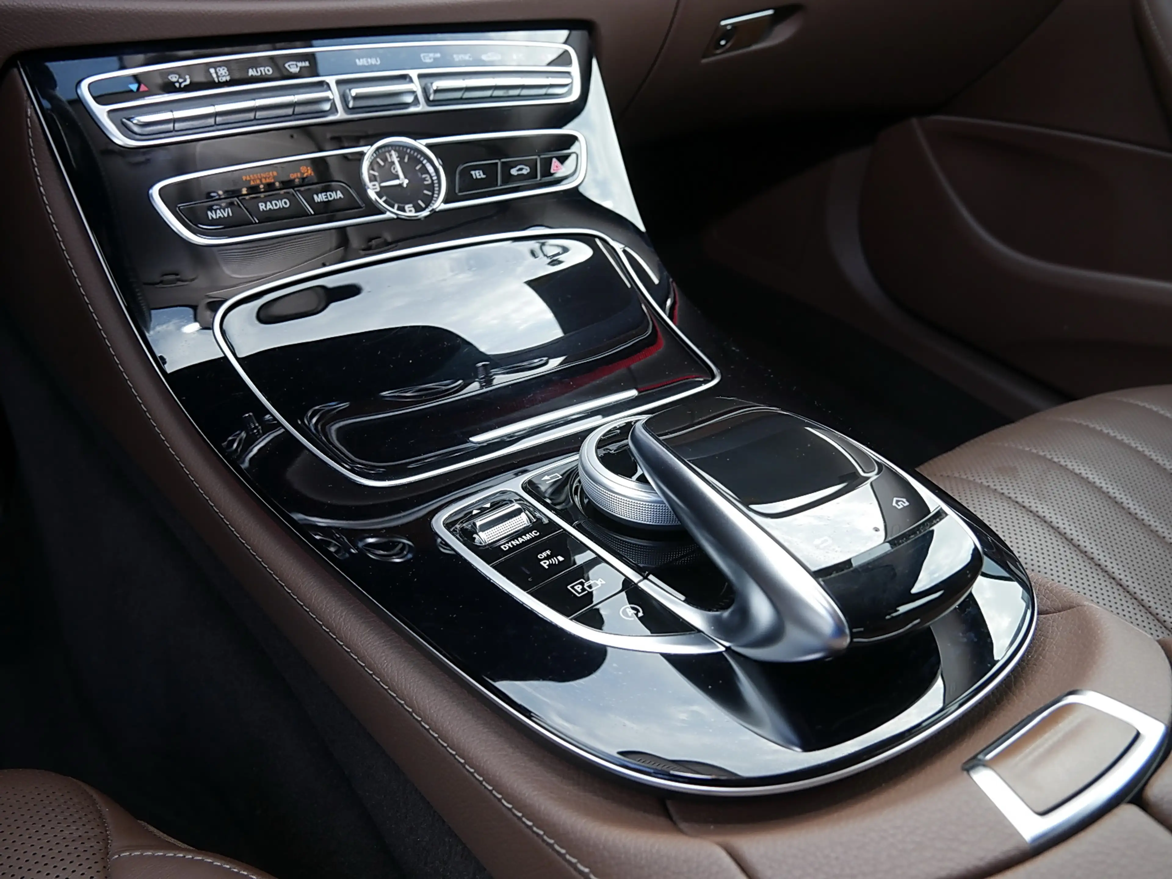 Mercedes-Benz E 250 Limousine Exclusive+Comand+Ambiente+LED+DAB — photo 11