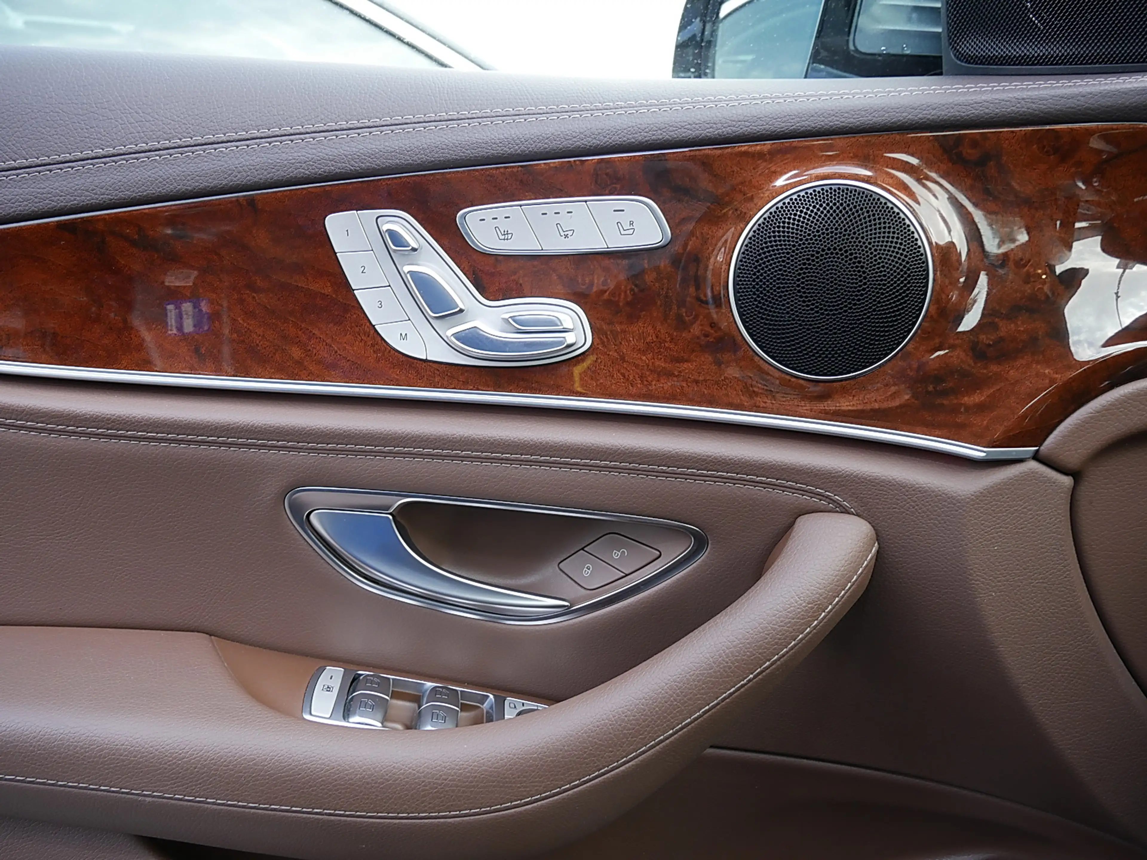 Mercedes-Benz E 250 Limousine Exclusive+Comand+Ambiente+LED+DAB — photo 10