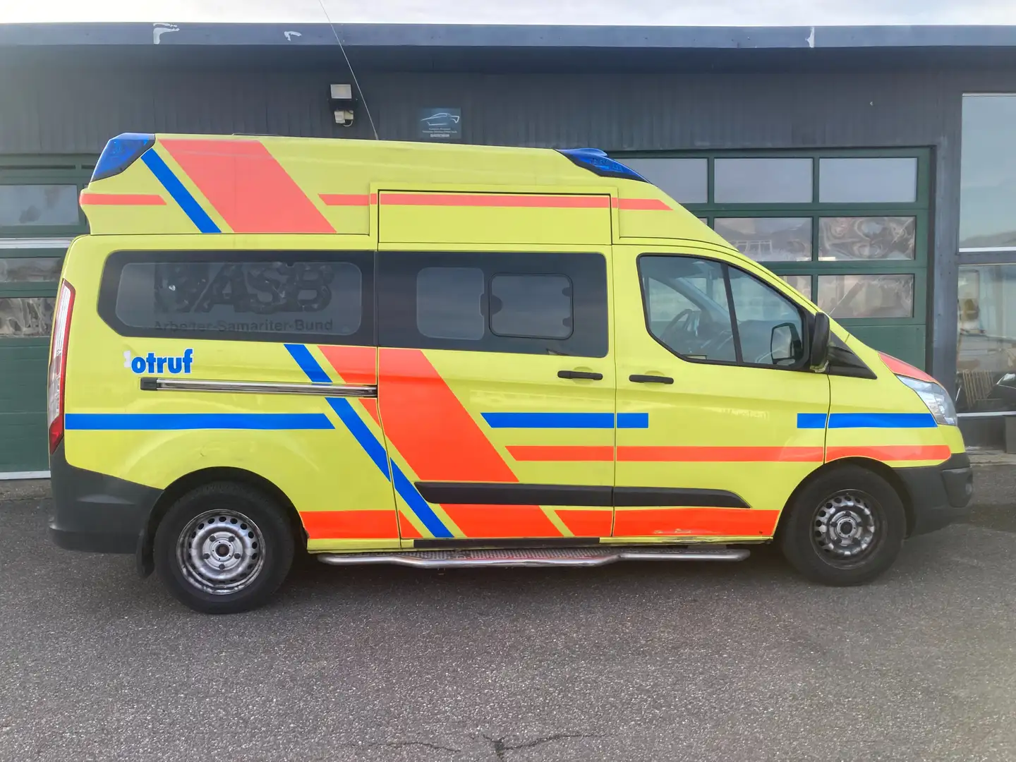 Ford Transit 350 L2 Trend Krankenwagen Ambulanz Mobil Klima Amarillo - 2