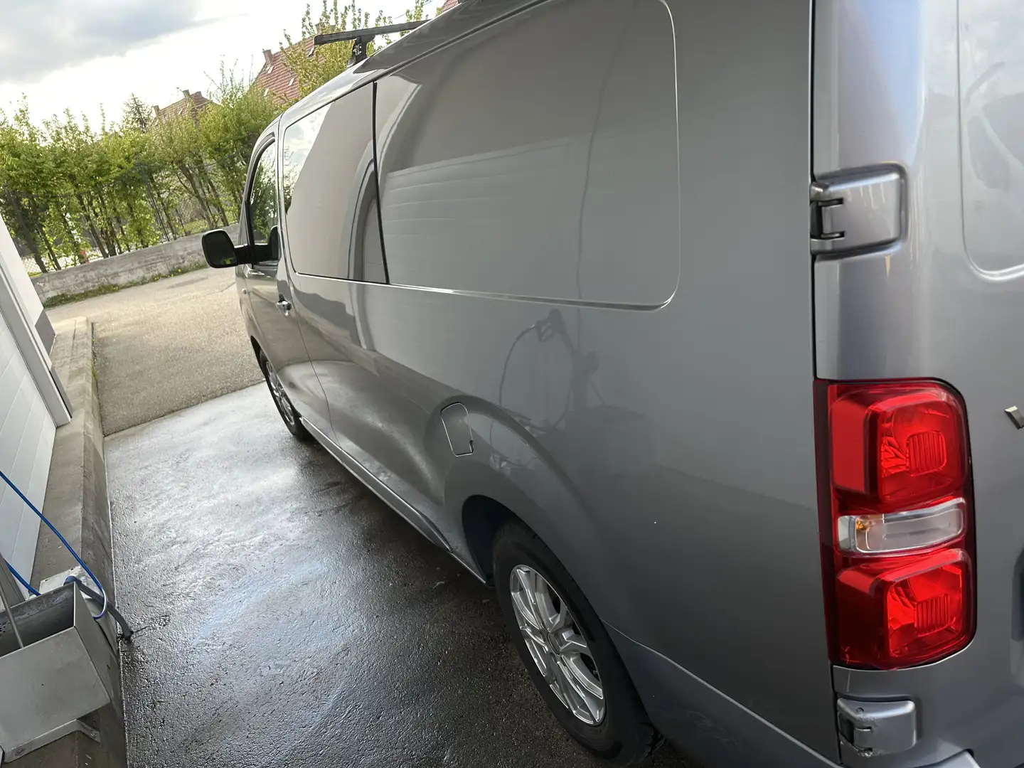 Opel Vivaro 2,0 CDTI Enjoy L+ Grau - 2