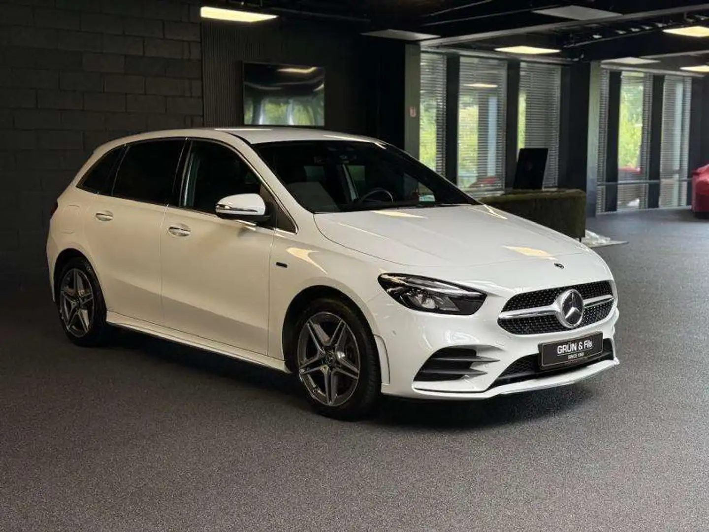 Mercedes-Benz B 250 e AMG Blanc - 1