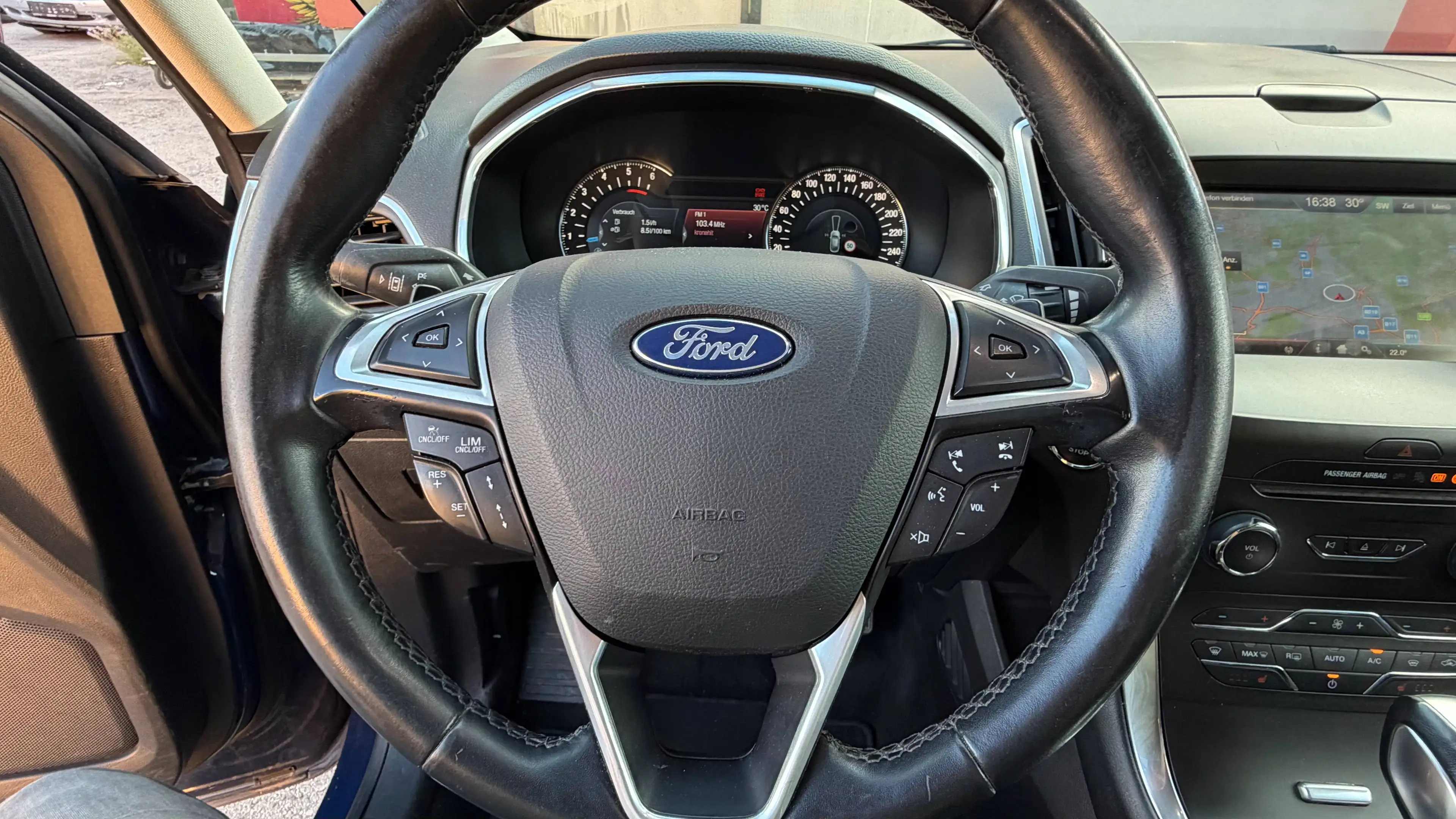 Ford Galaxy Titanium — photo 13