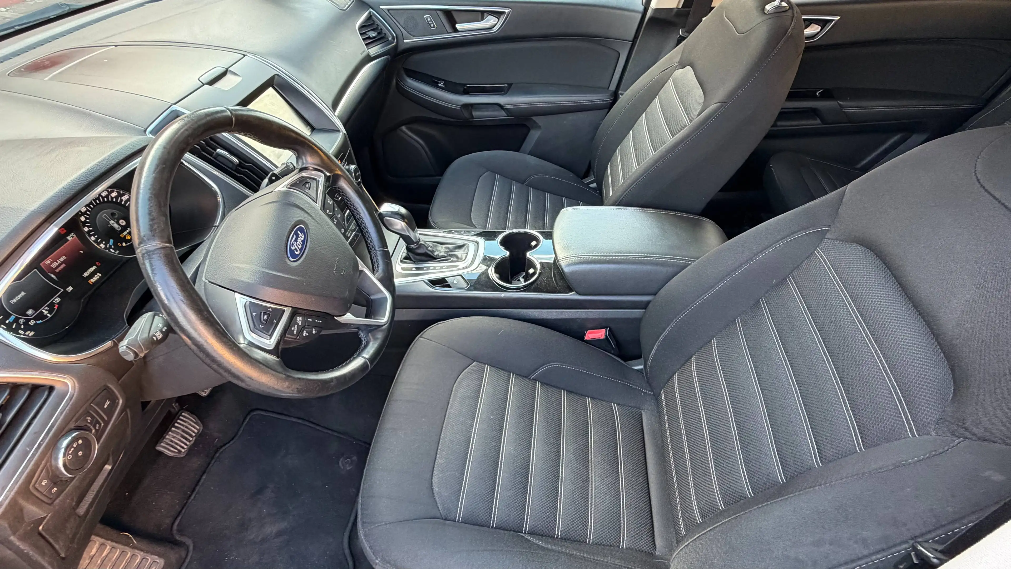 Ford Galaxy Titanium — photo 11